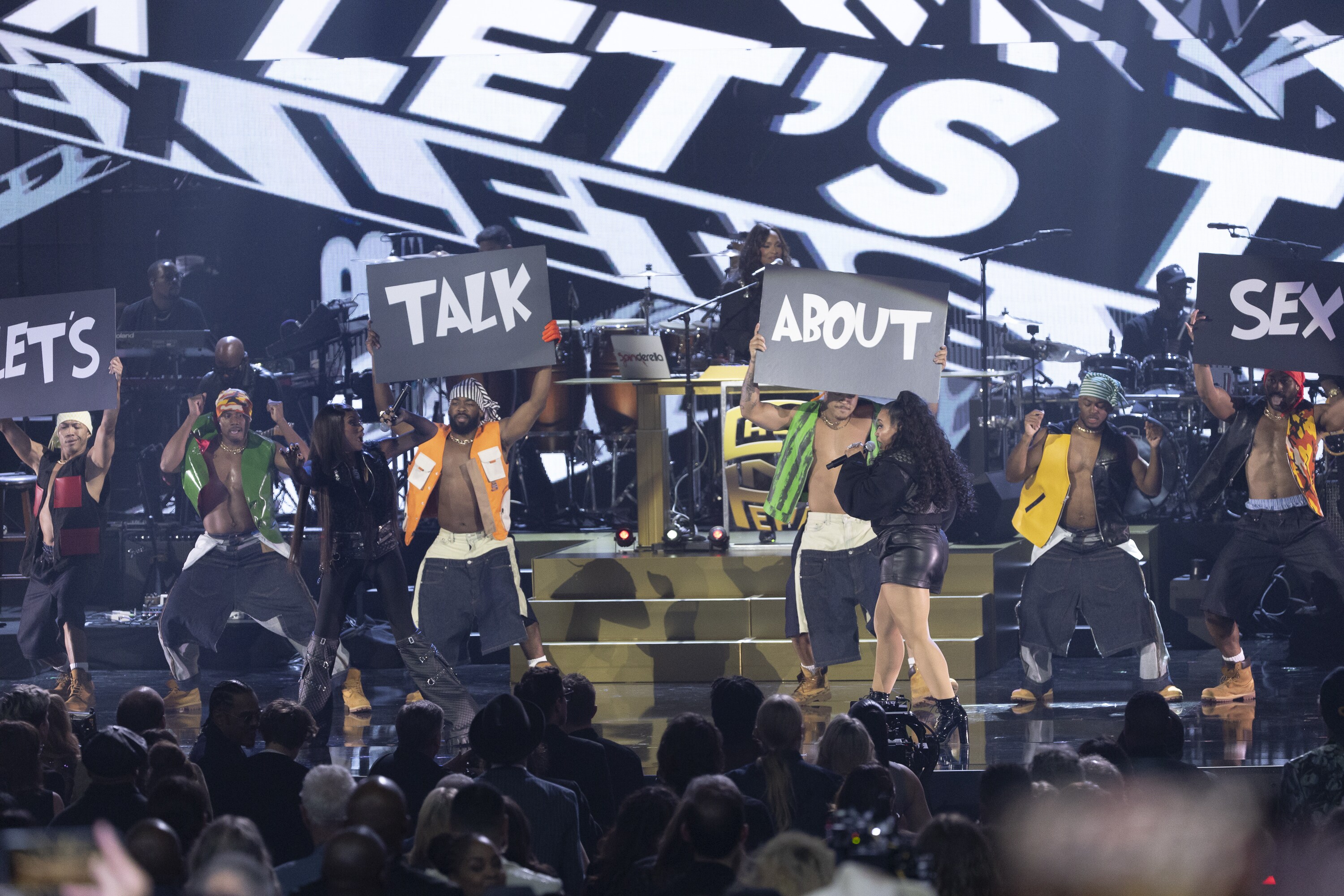 ROCK & ROLL HALL OF FAME 2025 INDUCTION CEREMONY – The 2025 Rock & Roll Hall of Fame Induction Ceremony, with once-in-a-lifetime performances and collaborations paying tribute to the iconic, generation-defining inductees, will be broadcast live coast to coast from Los Angeles on SATURDAY, NOV. 8 (8:00 p.m. EDT) on Disney+. (Disney/Frank Micelotta)  SALT-N-PEPA  