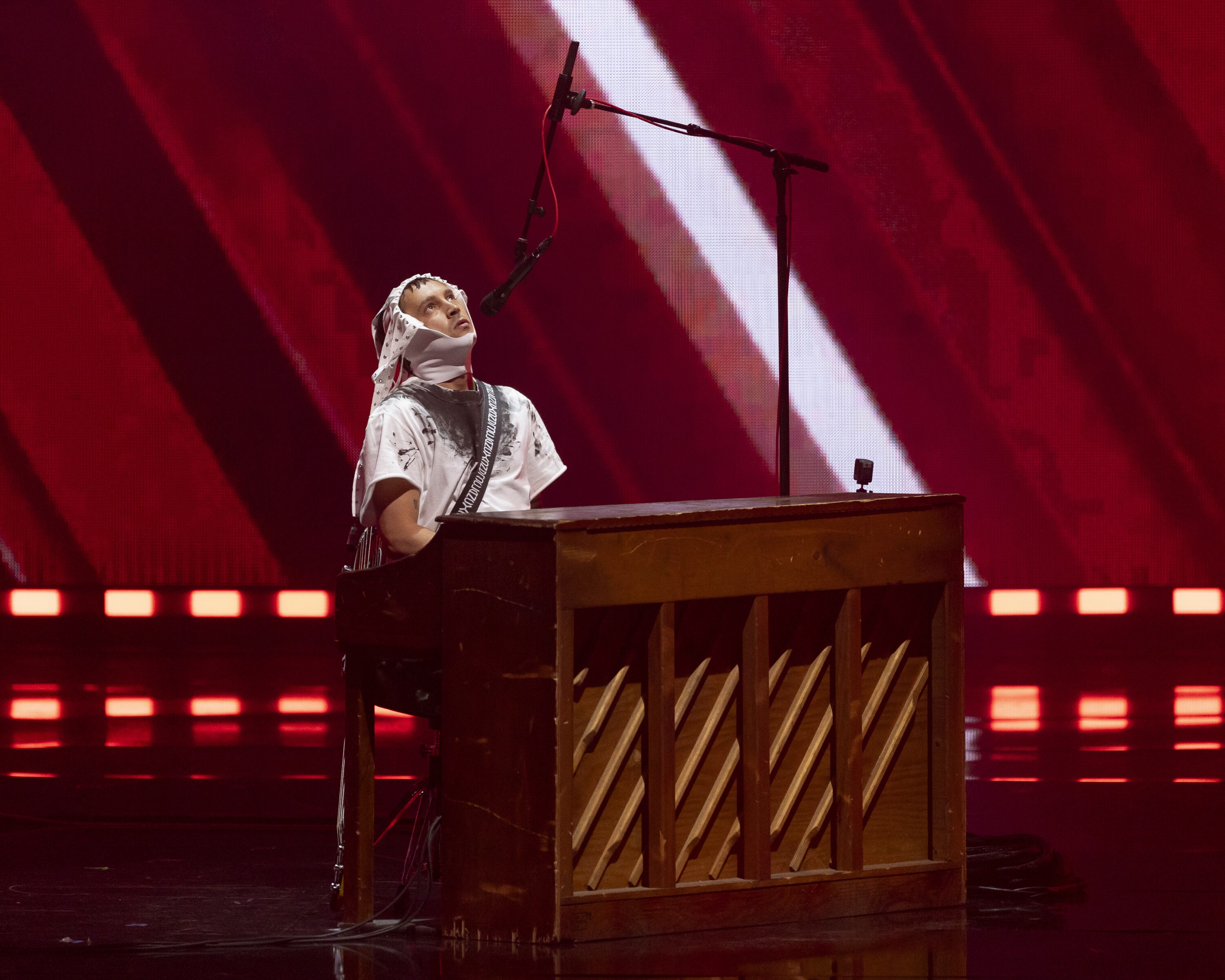 ROCK & ROLL HALL OF FAME 2025 INDUCTION CEREMONY – The 2025 Rock & Roll Hall of Fame Induction Ceremony, with once-in-a-lifetime performances and collaborations paying tribute to the iconic, generation-defining inductees, will be broadcast live coast to coast from Los Angeles on SATURDAY, NOV. 8 (8:00 p.m. EDT) on Disney+. (Disney/Frank Micelotta)  TYLER JOSEPH  