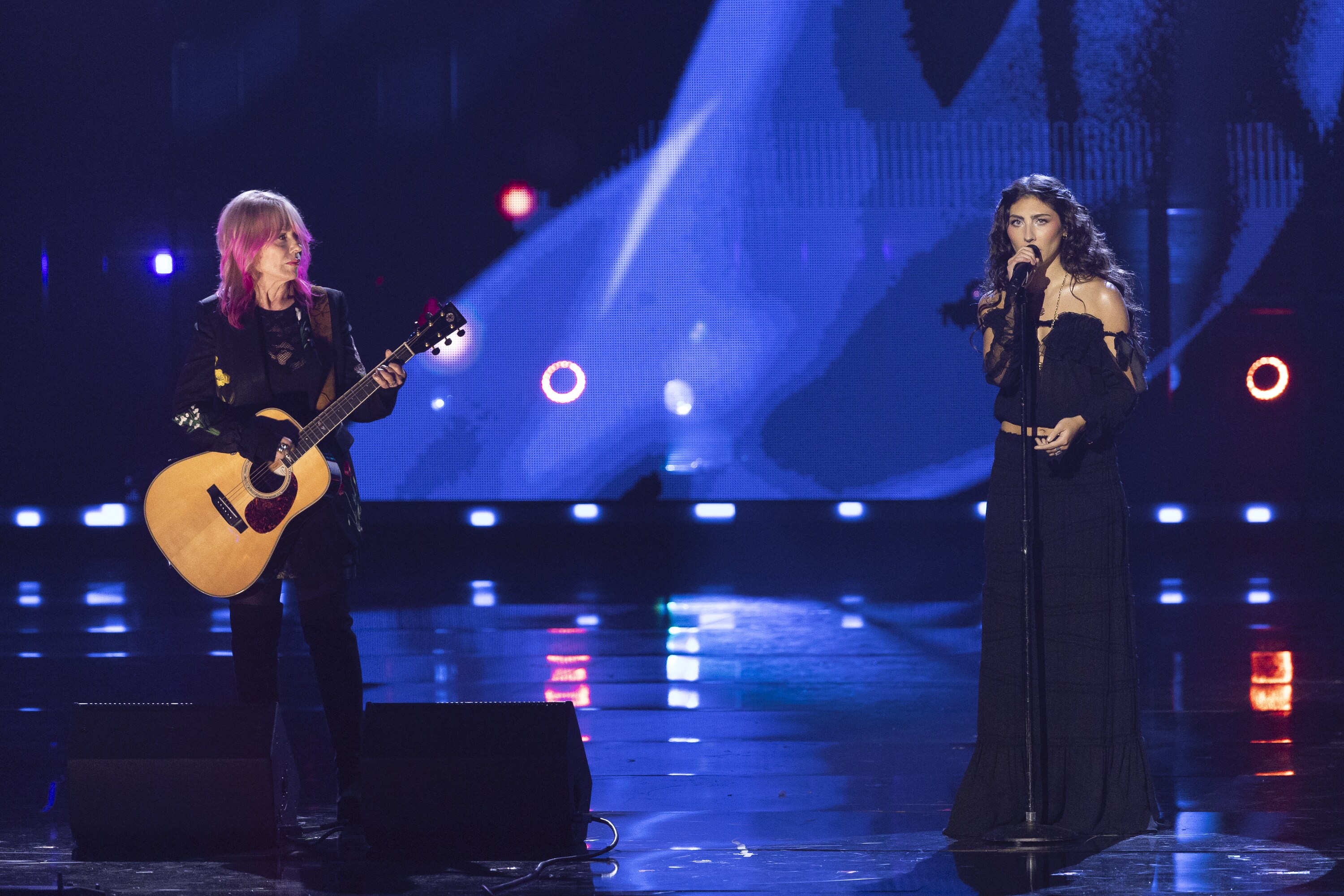ROCK & ROLL HALL OF FAME 2025 INDUCTION CEREMONY – The 2025 Rock & Roll Hall of Fame Induction Ceremony, with once-in-a-lifetime performances and collaborations paying tribute to the iconic, generation-defining inductees, will be broadcast live coast to coast from Los Angeles on SATURDAY, NOV. 8 (8:00 p.m. EDT) on Disney+. (Disney/Frank Micelotta)  NANCY WILSON, TONI CORNELL 
