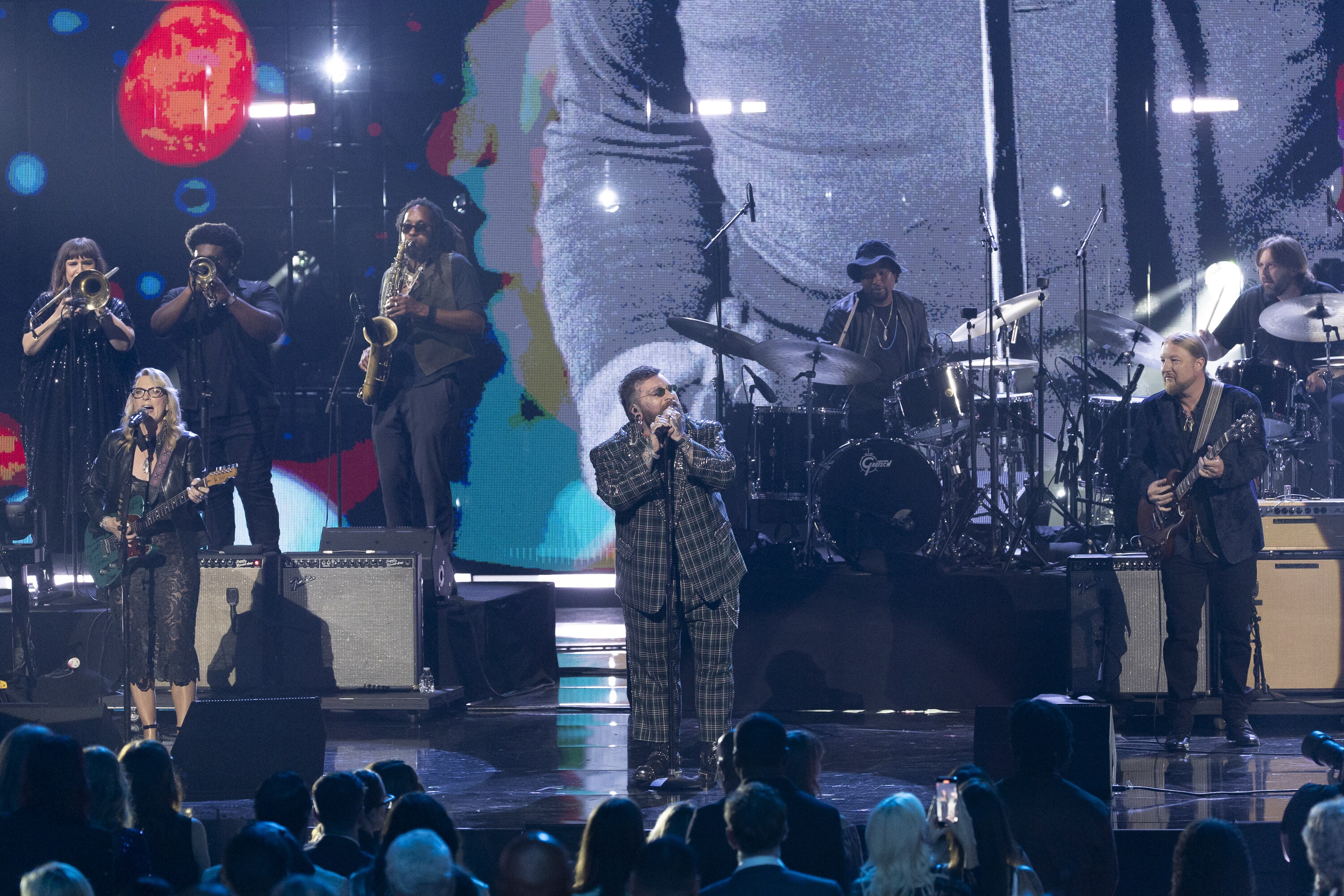 ROCK & ROLL HALL OF FAME 2025 INDUCTION CEREMONY – The 2025 Rock & Roll Hall of Fame Induction Ceremony, with once-in-a-lifetime performances and collaborations paying tribute to the iconic, generation-defining inductees, will be broadcast live coast to coast from Los Angeles on SATURDAY, NOV. 8 (8:00 p.m. EDT) on Disney+. (Disney/Frank Micelotta)  SUSAN TEDESCHI, TEDDY SWIMS, DEREK TRUCKS