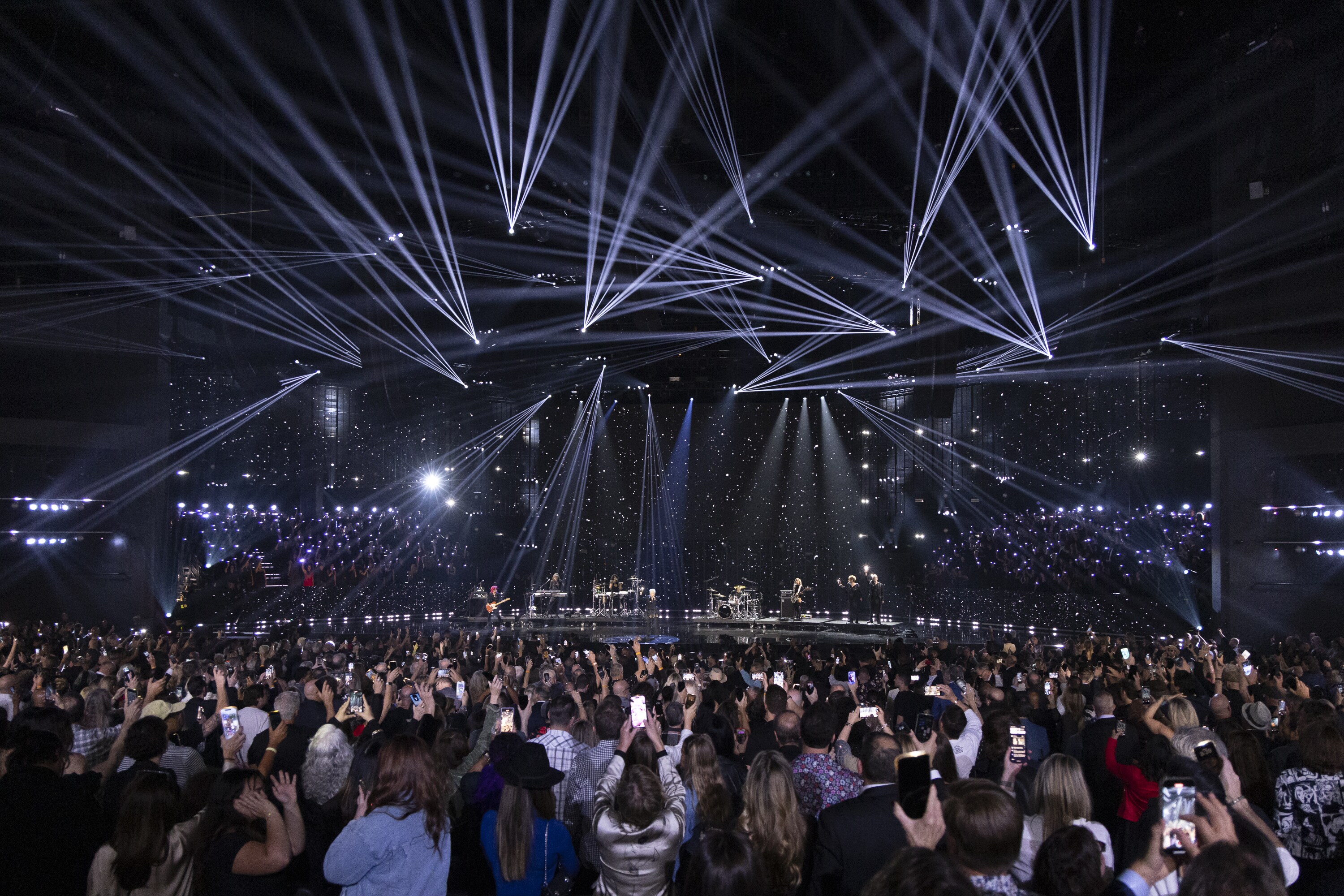 ROCK & ROLL HALL OF FAME 2025 INDUCTION CEREMONY – The 2025 Rock & Roll Hall of Fame Induction Ceremony, with once-in-a-lifetime performances and collaborations paying tribute to the iconic, generation-defining inductees, will be broadcast live coast to coast from Los Angeles on SATURDAY, NOV. 8 (8:00 p.m. EDT) on Disney+. (Disney/Frank Micelotta)  CYNDI LAUPER 