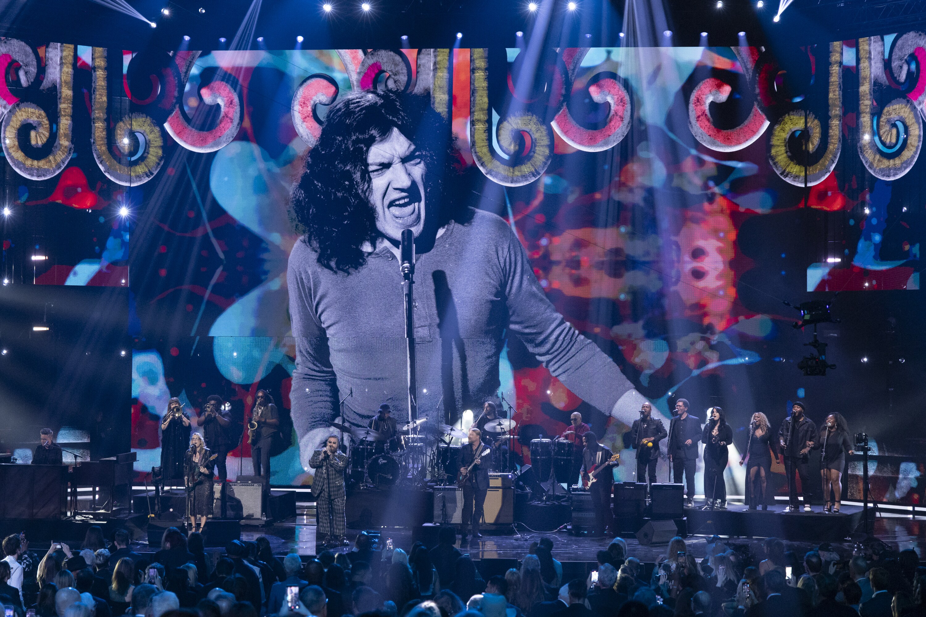 ROCK & ROLL HALL OF FAME 2025 INDUCTION CEREMONY – The 2025 Rock & Roll Hall of Fame Induction Ceremony, with once-in-a-lifetime performances and collaborations paying tribute to the iconic, generation-defining inductees, will be broadcast live coast to coast from Los Angeles on SATURDAY, NOV. 8 (8:00 p.m. EDT) on Disney+. (Disney/Frank Micelotta)  SUSAN TEDESCHI, TEDDY SWIMS, DEREK TRUCKS  