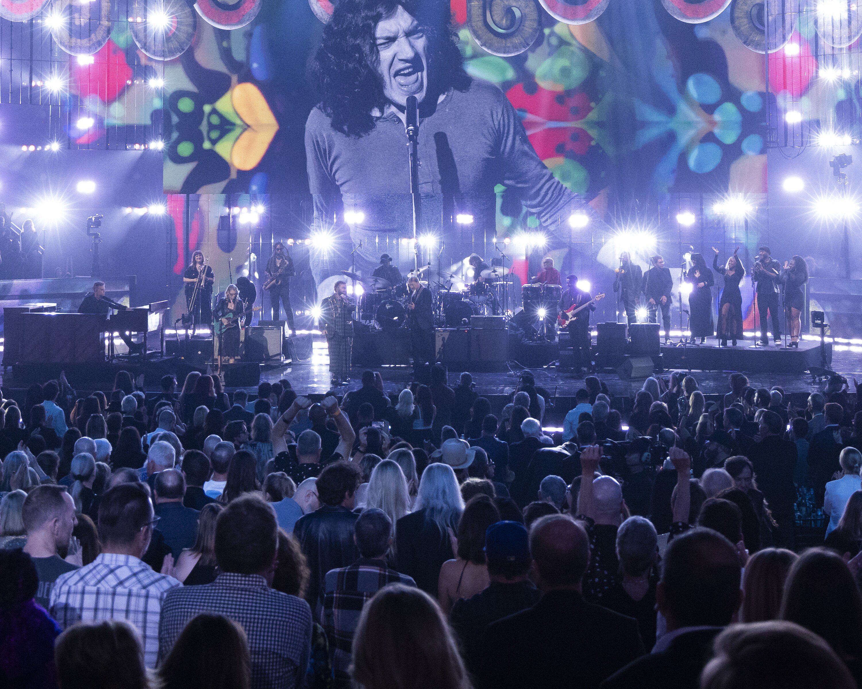 ROCK & ROLL HALL OF FAME 2025 INDUCTION CEREMONY – The 2025 Rock & Roll Hall of Fame Induction Ceremony, with once-in-a-lifetime performances and collaborations paying tribute to the iconic, generation-defining inductees, will be broadcast live coast to coast from Los Angeles on SATURDAY, NOV. 8 (8:00 p.m. EDT) on Disney+. (Disney/Frank Micelotta)  SUSAN TEDESCHI, TEDDY SWIMS, DEREK TRUCKS