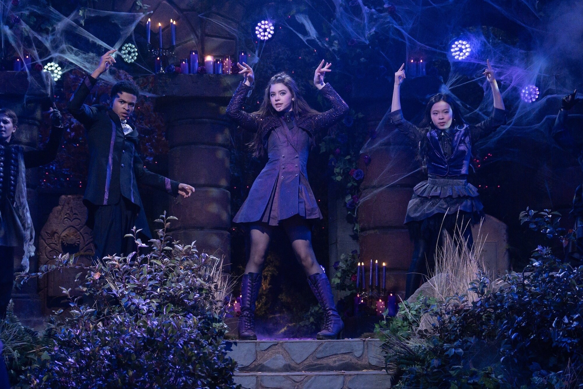 VAMPIRINA: TEENAGE VAMPIRE - "Second Guessing" (Disney/Eric McCandless) SHAUN DIXON, KENZI RICHARDSON, JIWON LEE
