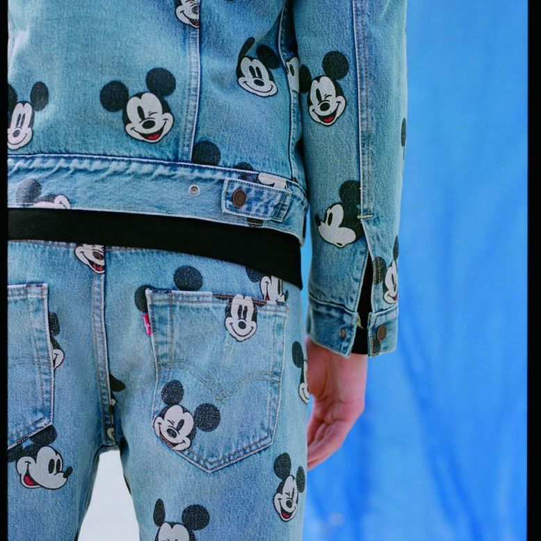 diapositiva Adelante Fabricante Levi's Is Giving Us the Cutest Mickey Mouse Denim Collection | Disney News