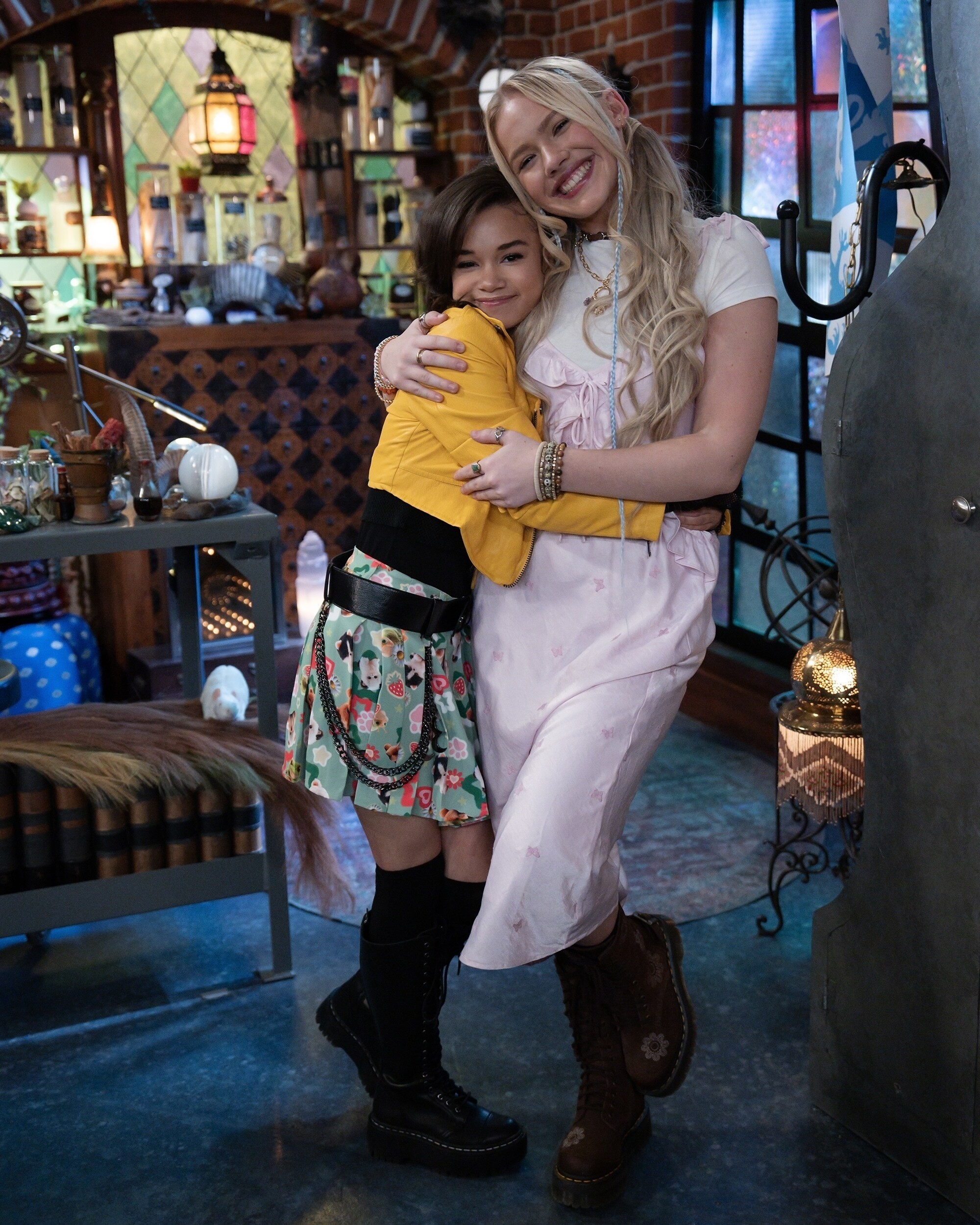 WIZARDS BEYOND WAVERLY PLACE - "Howdy with a Trance of Gumballs" (Disney/Eric McCandless) JANICE LEANN BROWN, FREYA SKYE