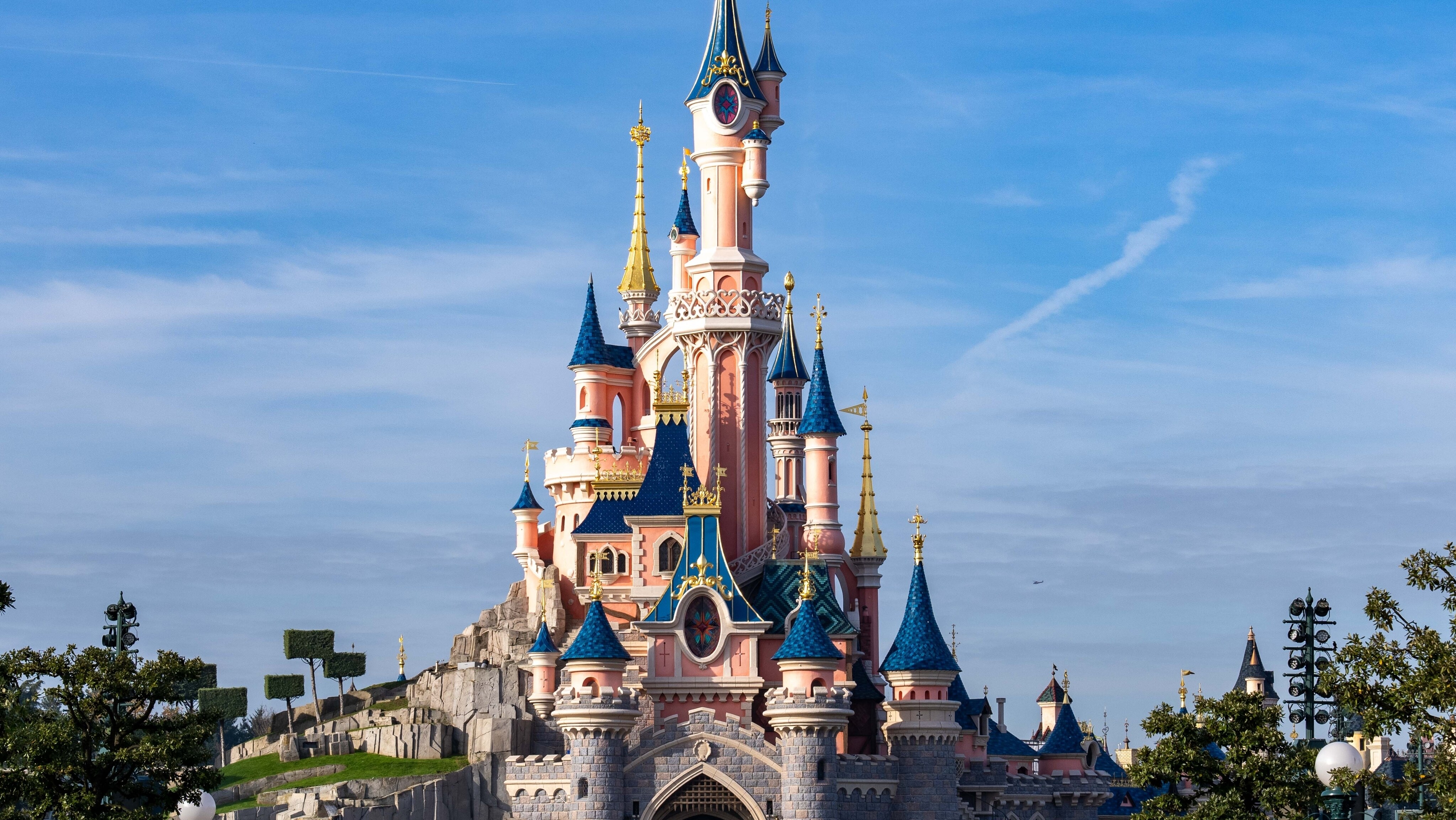 El Castillo de la Bella Durmiente vuelve a brillar en Disneyland Paris tras 12 meses de remodelación