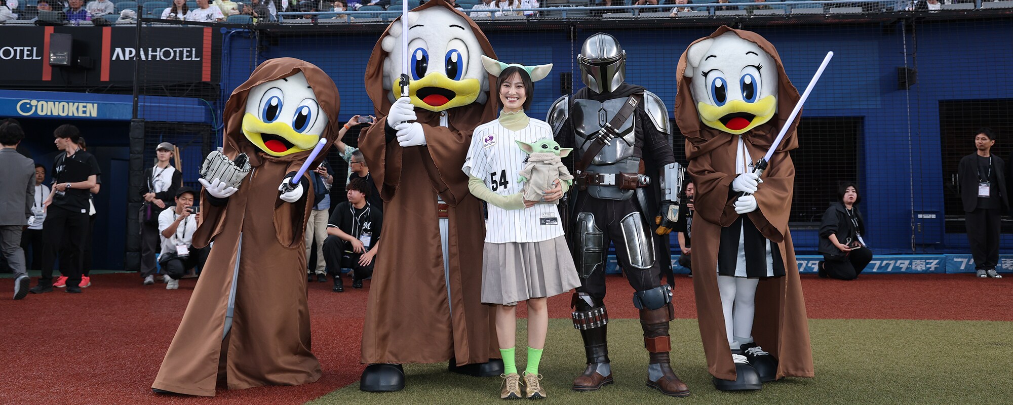 『スター・ウォーズ／マンダロリアン・アンド・グローグー』日本を沸かす“グローグー旋風”が球界にも到来！大ヒット記念！「STAR WARS NIGHT」開催！恒松祐里さんがグローグー愛を込めた力強いピッチングを披露！