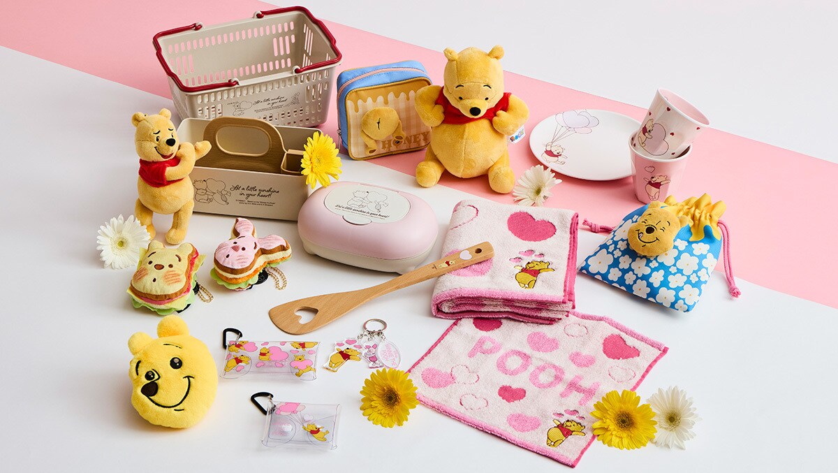 HUG ＆ HEARTがあしらわれたピンクの「くまのプーさん」グッズ