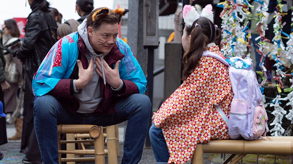 『レンタル・ファミリー』祝 ブレンダン・フレイザー誕生日！多彩な“仮の姿”を映した場面写真を一挙解禁