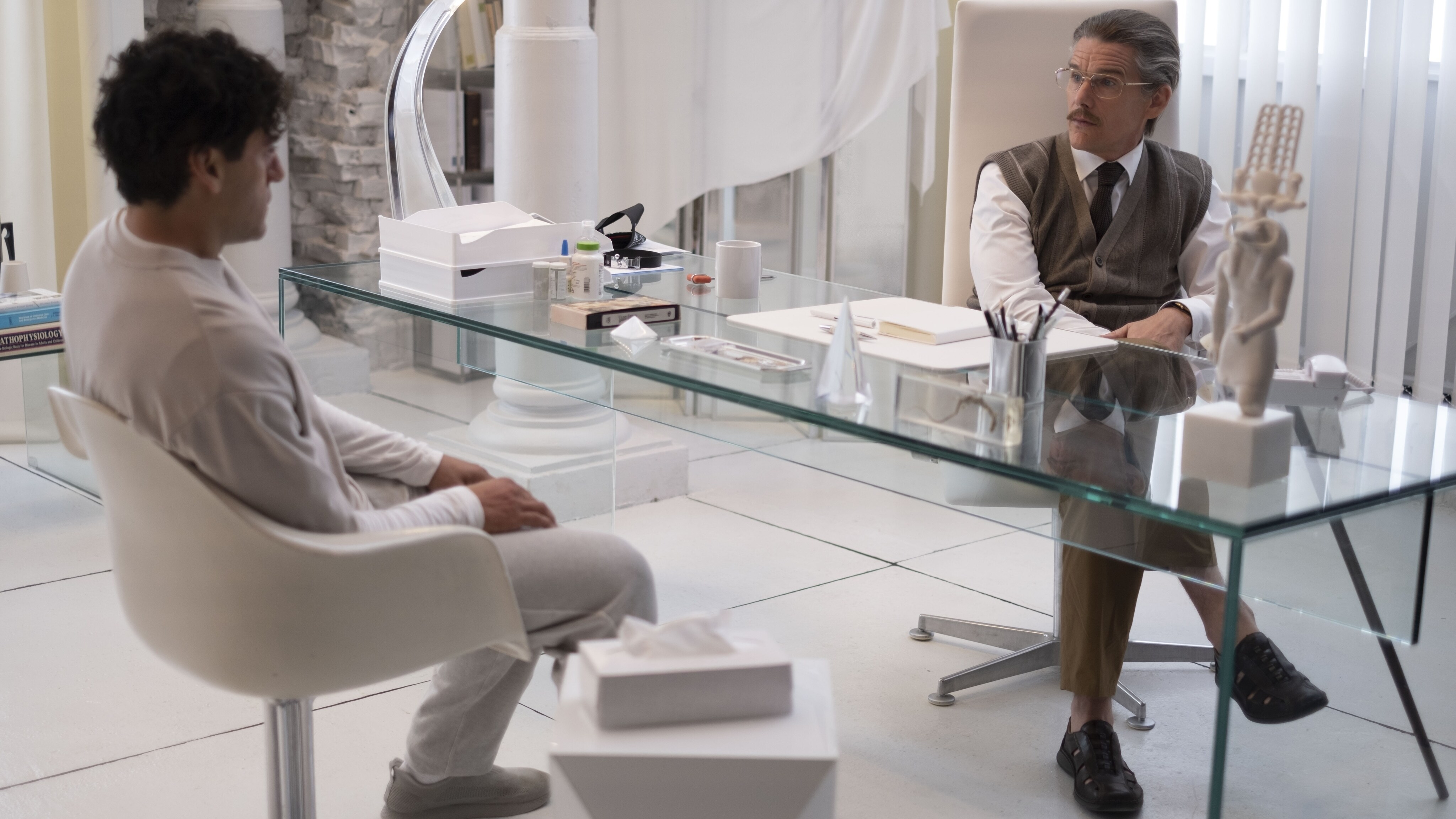 (L-R): Oscar Isaac as Marc Spector and Ethan Hawke as Arthur Harrow in Marvel Studios' MOON KNIGHT, exclusively on Disney+. Photo by Gabor Kotschy. ©Marvel Studios 2022. All Rights Reserved.