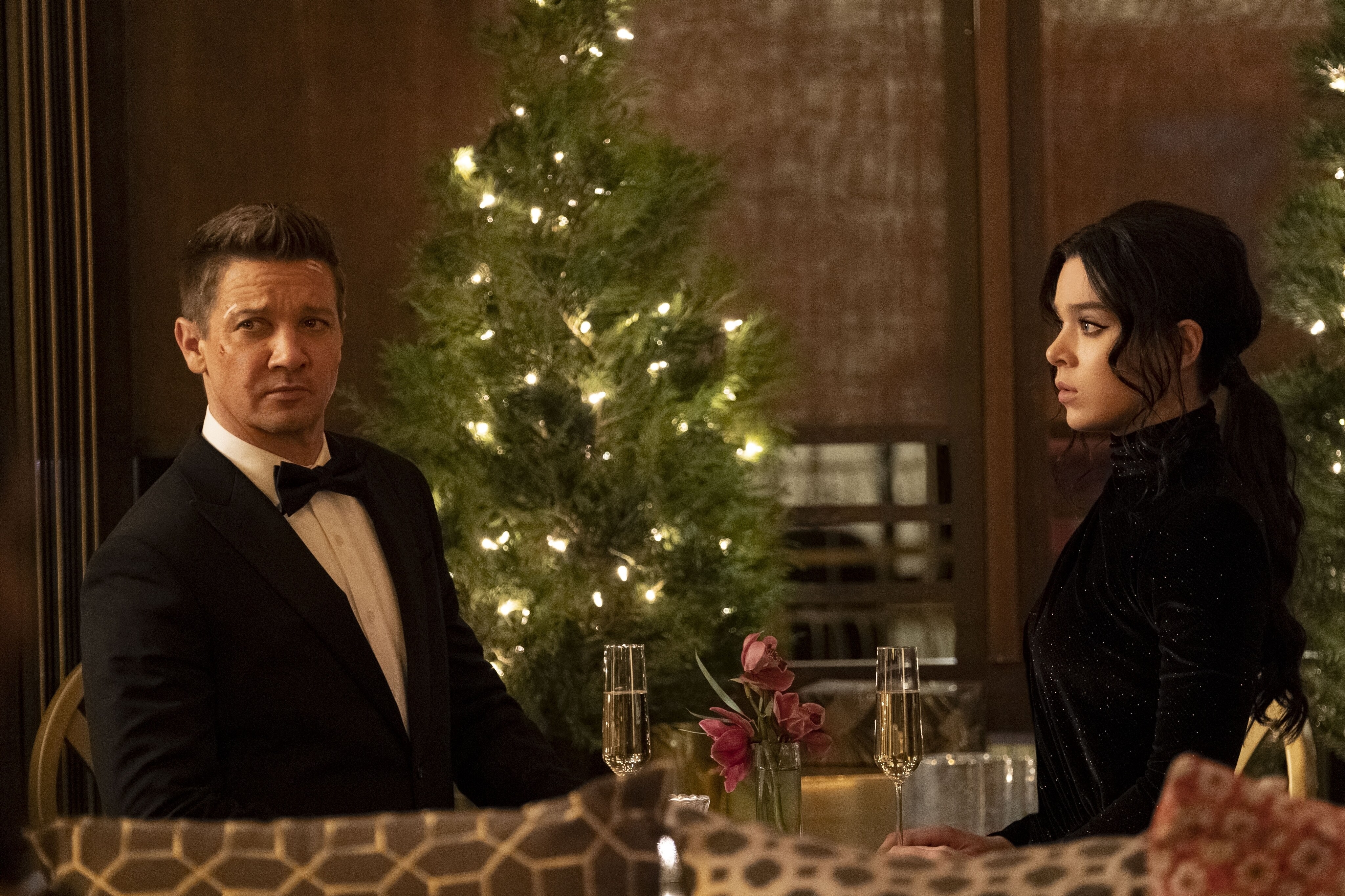 Jeremy Renner as Clint Barton/Hawkeye and Hailee Steinfeld as Kate Bishop in Marvel Studios' HAWKEYE. Photo by Chuck Zlotnick. ©Marvel Studios 2021. All Rights Reserved.