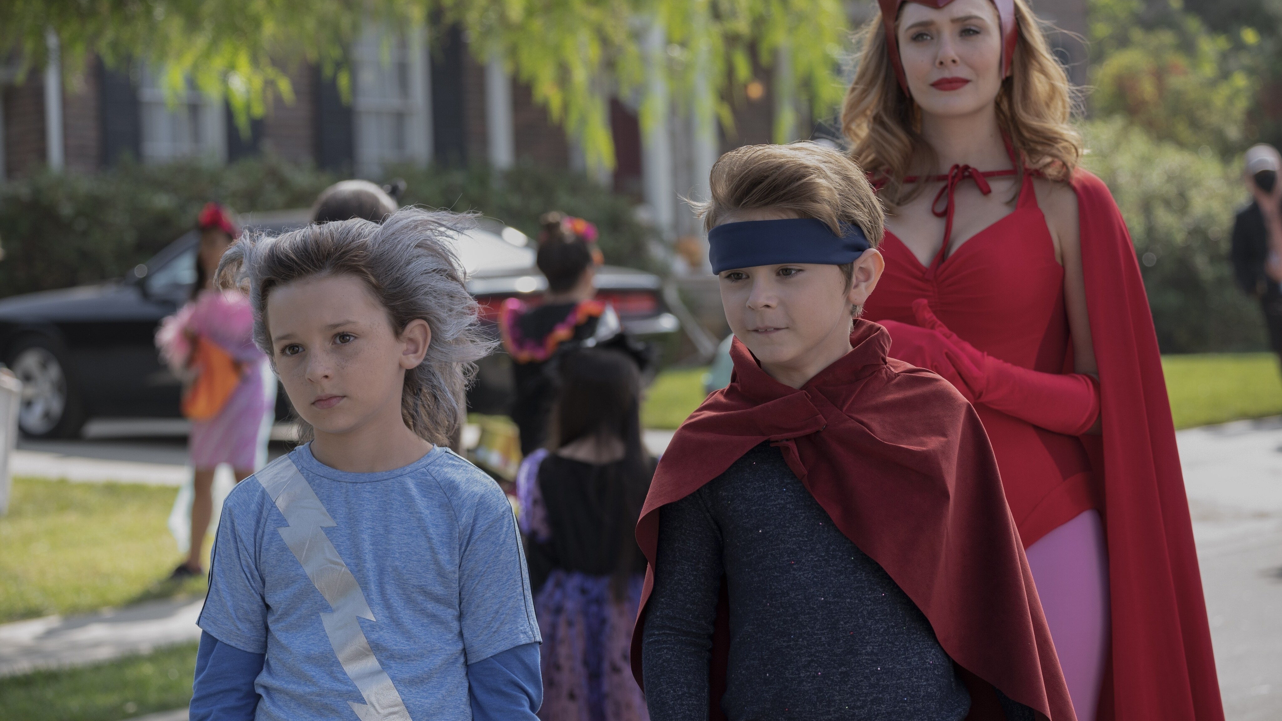 (L-R): Jett Klyne as Tommy, Julian Hilliard as Billy and Elizabeth Olsen as Wanda Maximoff in Marvel Studios' WANDAVISION exclusively on Disney+. Photo by Suzanne Tenner. ©Marvel Studios 2021. All Rights Reserved.