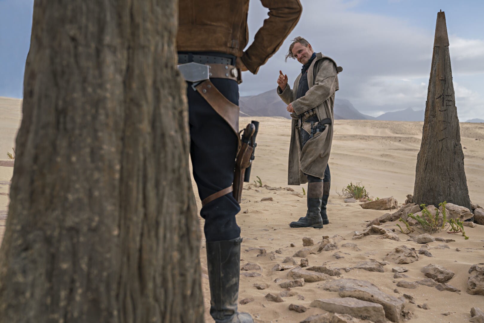 Enfys Nest explains the true purpose of the Cloud-Riders: to fight back against the injustices of the galaxy’s five major crime syndicates, including Crimson Dawn. “The war’s just begun,” she tells Beckett and his crew. Privately, Han urges Beckett to surrender the coaxium to the Cloud-Riders in exchange for help killing Dryden Vos, thereby gaining back their freedom. Beckett sees through him, adding, “Maybe get your girlfriend back while we’re at it.” The older gunslinger is already thinking about the next big job, one last score, and urges Solo to come along. But, in spite of himself, Han chooses to be the good guy, and they go their separate ways.