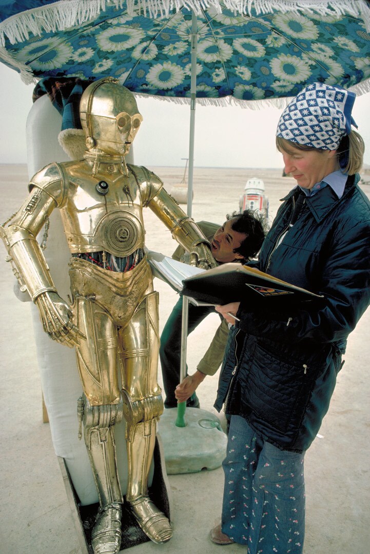 Actor Anthony Daniels takes a standing break in his C-3PO costume while script supervisor Ann Skinner (right) reviews dialogue.