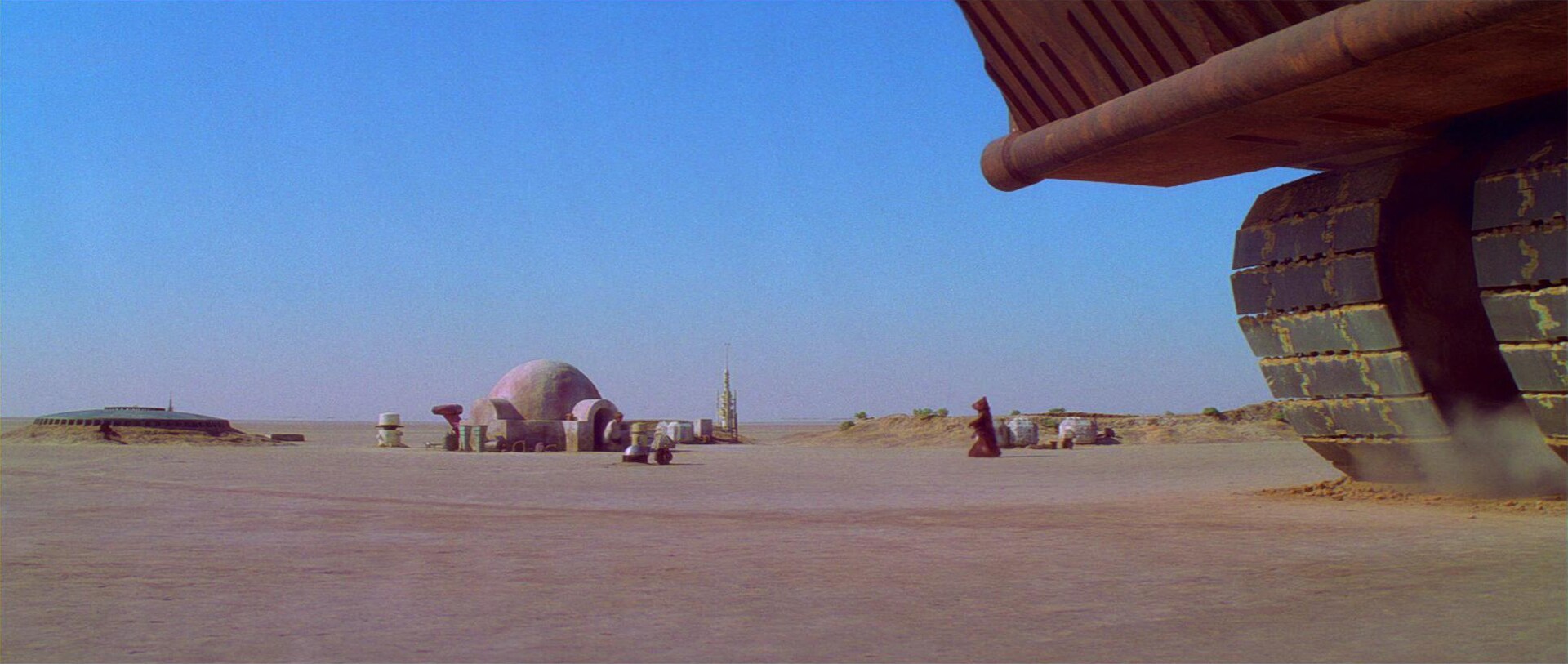 The first shot captured by A camera established the view of the Lars Homestead and Jawa sandcrawler when Uncle Owen and Luke Skywalker meet with the Jawa merchant.