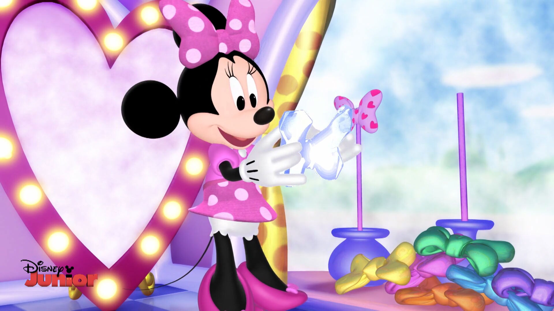 Weather Or Not | Minnie's Bow-Toons | Disney Junior UK