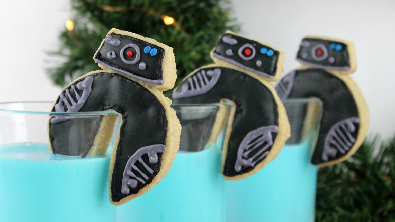 Serve a Snack of the First Order with These BB-9E Hanging-Mug Cookies