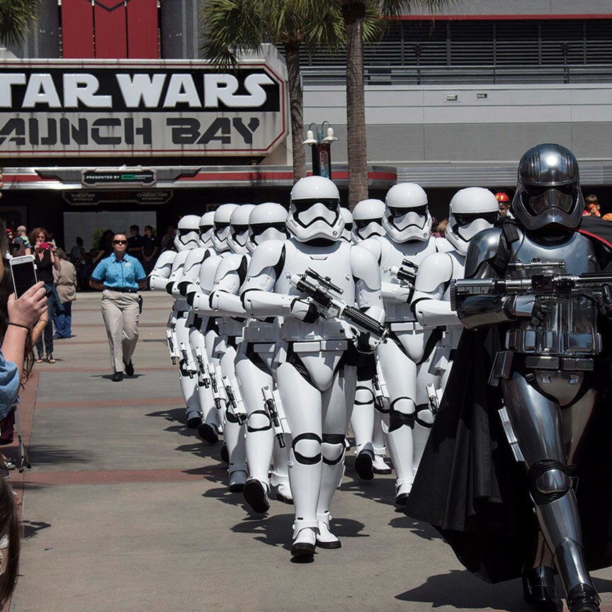 Watch: Thrilling New Behind-the-Scenes Footage of Star Wars: The Last Jedi!  - Parade