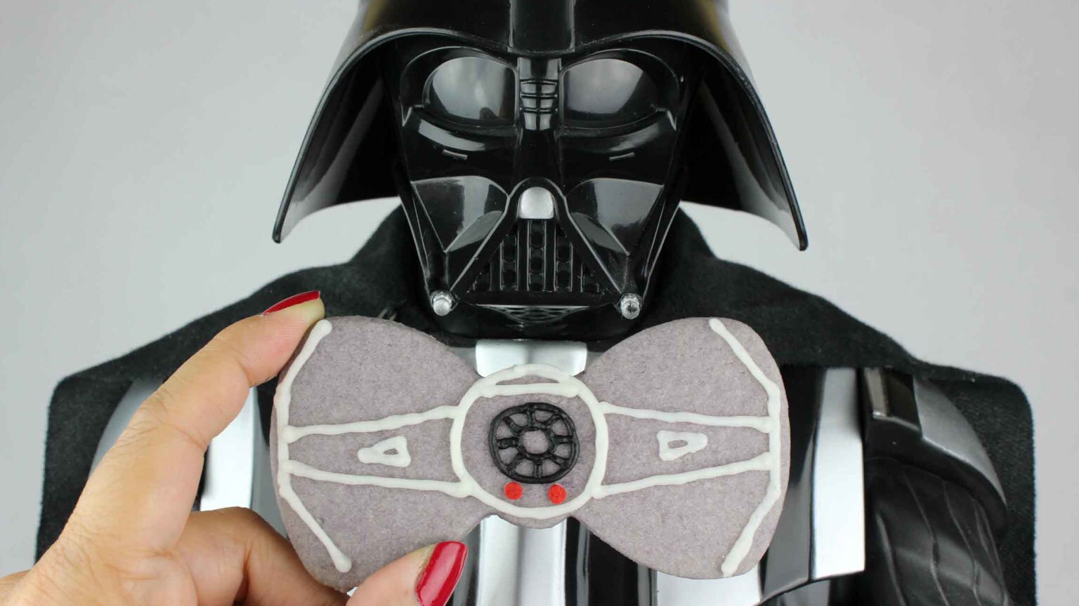 Celebrate "I Am Your Father's Day" with a Dark Side Treat: Darth Vader Bow TIE Cookies!