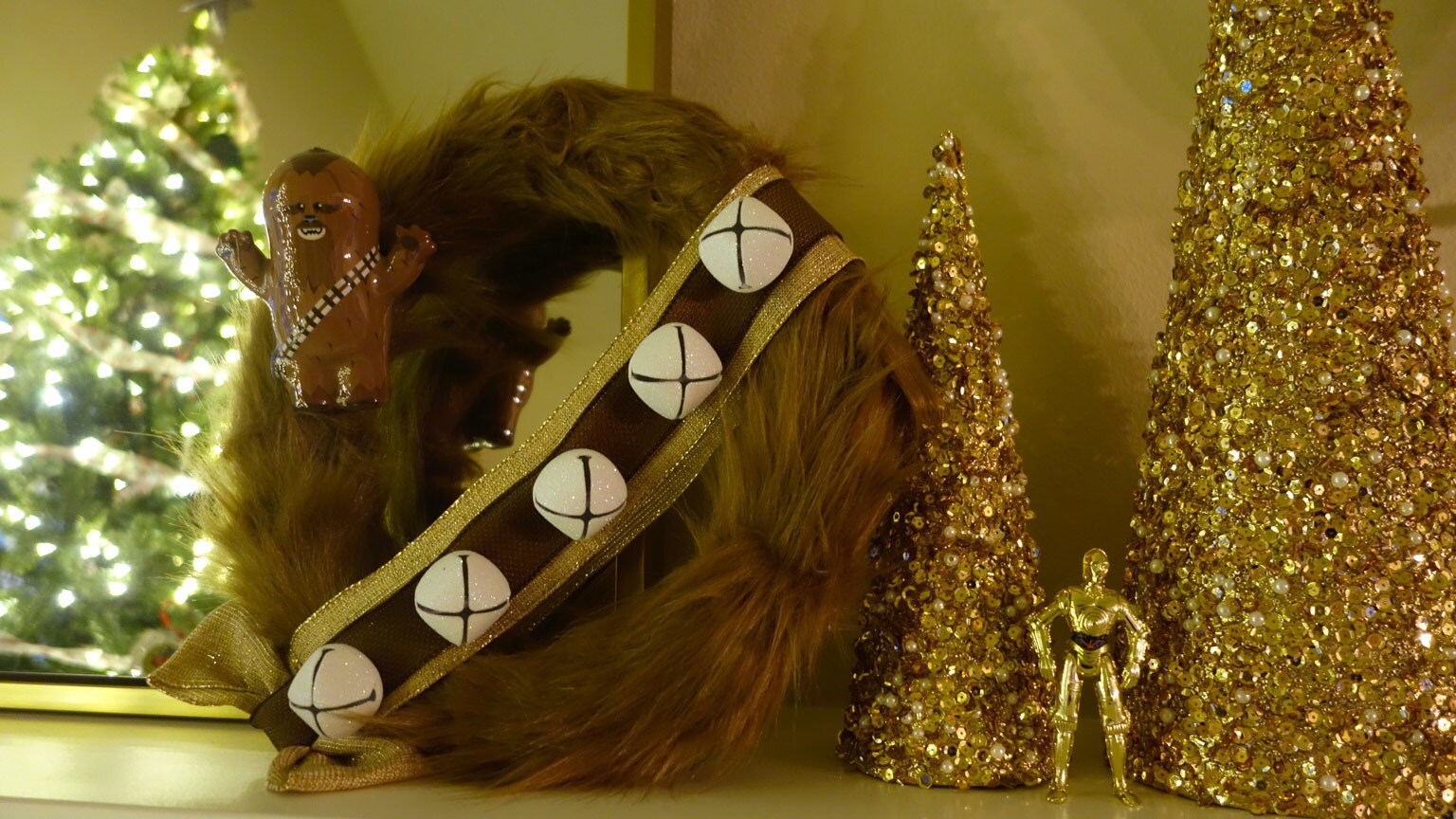 Give Your Holiday Guests the Warm Fuzzies With a DIY Chewbacca Wreath