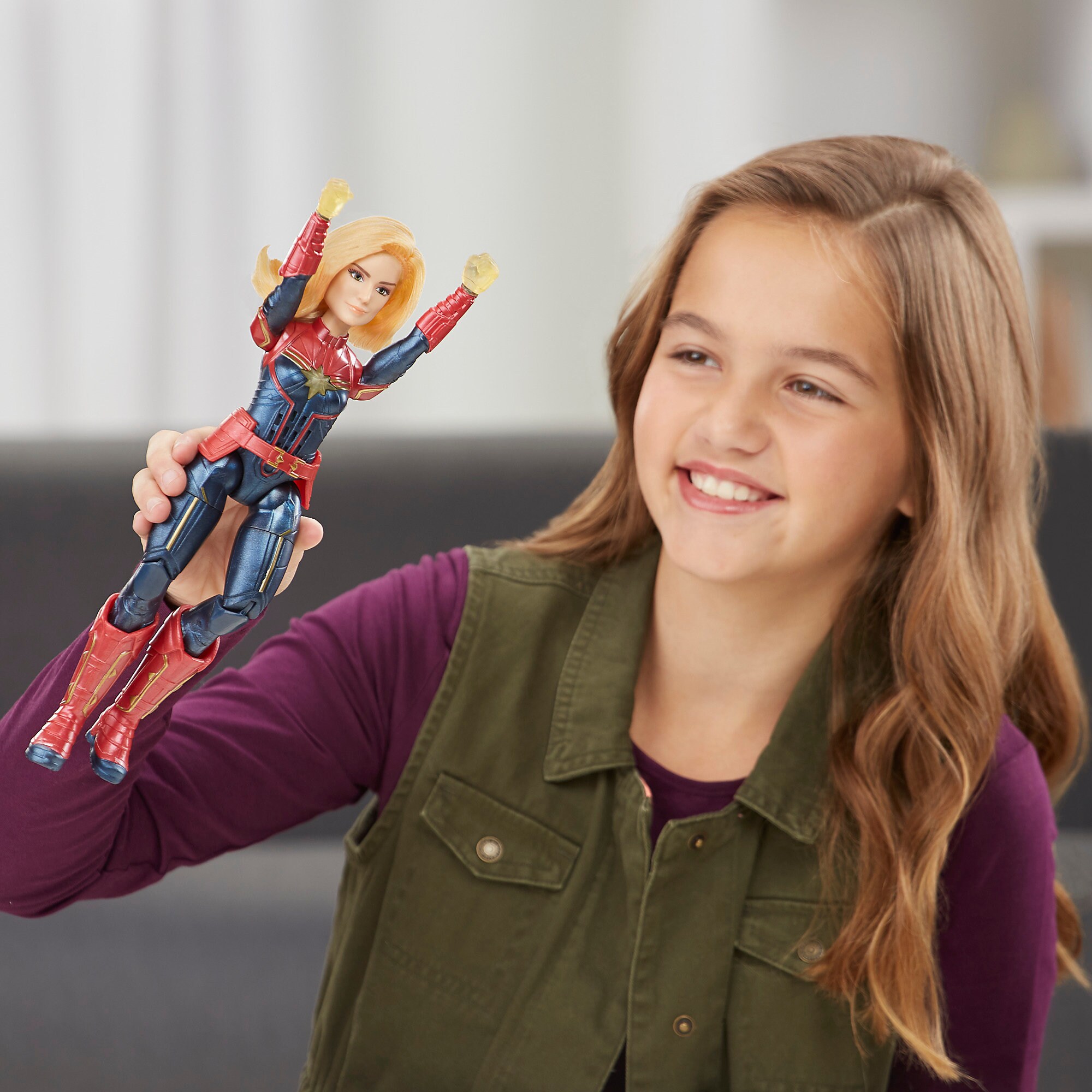 Marvel's Captain Marvel Photon Power FX Light-Up Action Figure by Hasbro