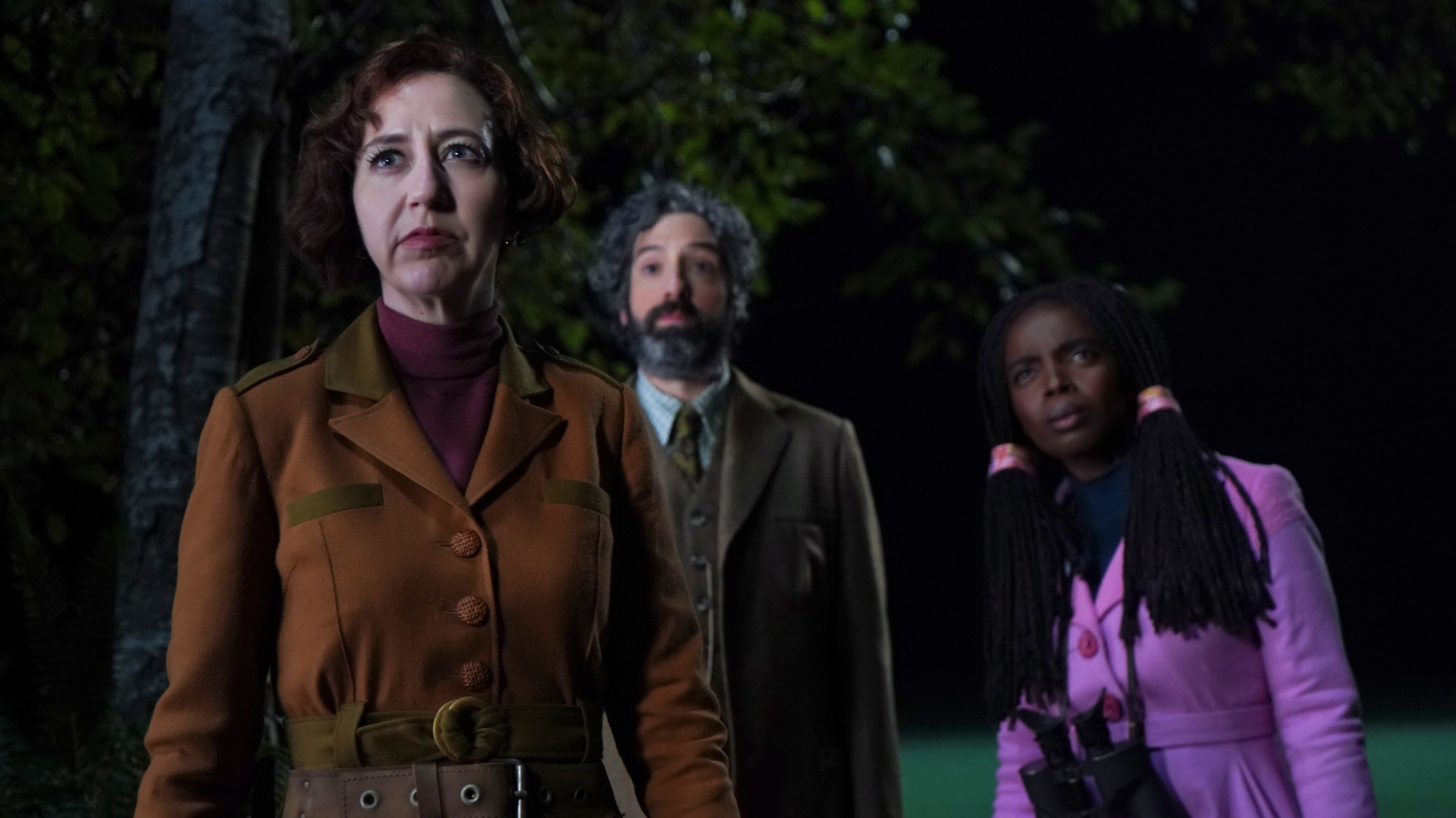 MYSTERIOUS BENEDICT SOCIETY - “Carrying A Bird” (Disney/Harvey Shane) KRISTEN SCHAAL, TONY HALE, MAAMEYAA BOAFO