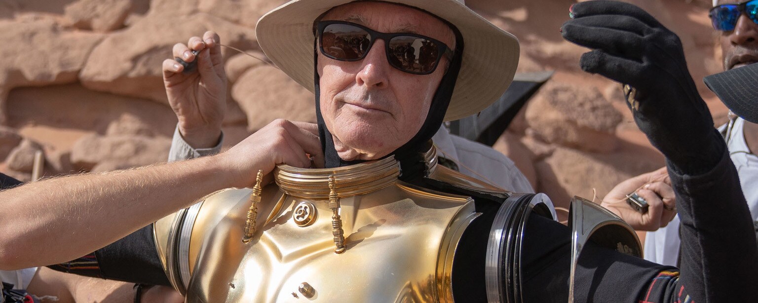 Anthony Daniels getting into costume.