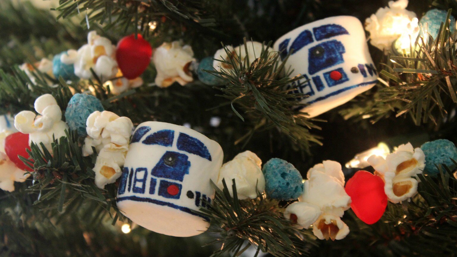 Add R2-D2 Popcorn Garland to Your Tree for Some Holiday Droid Decor