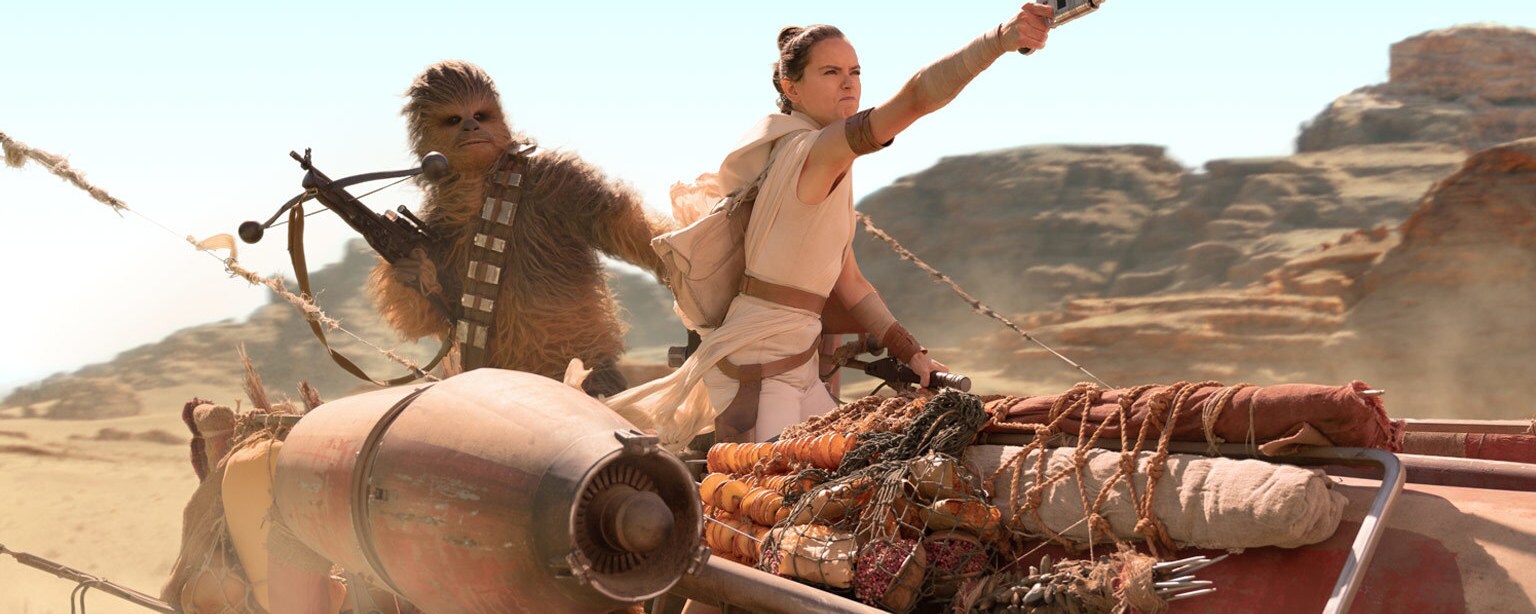 Rey and Chewie chased on Pasaana
