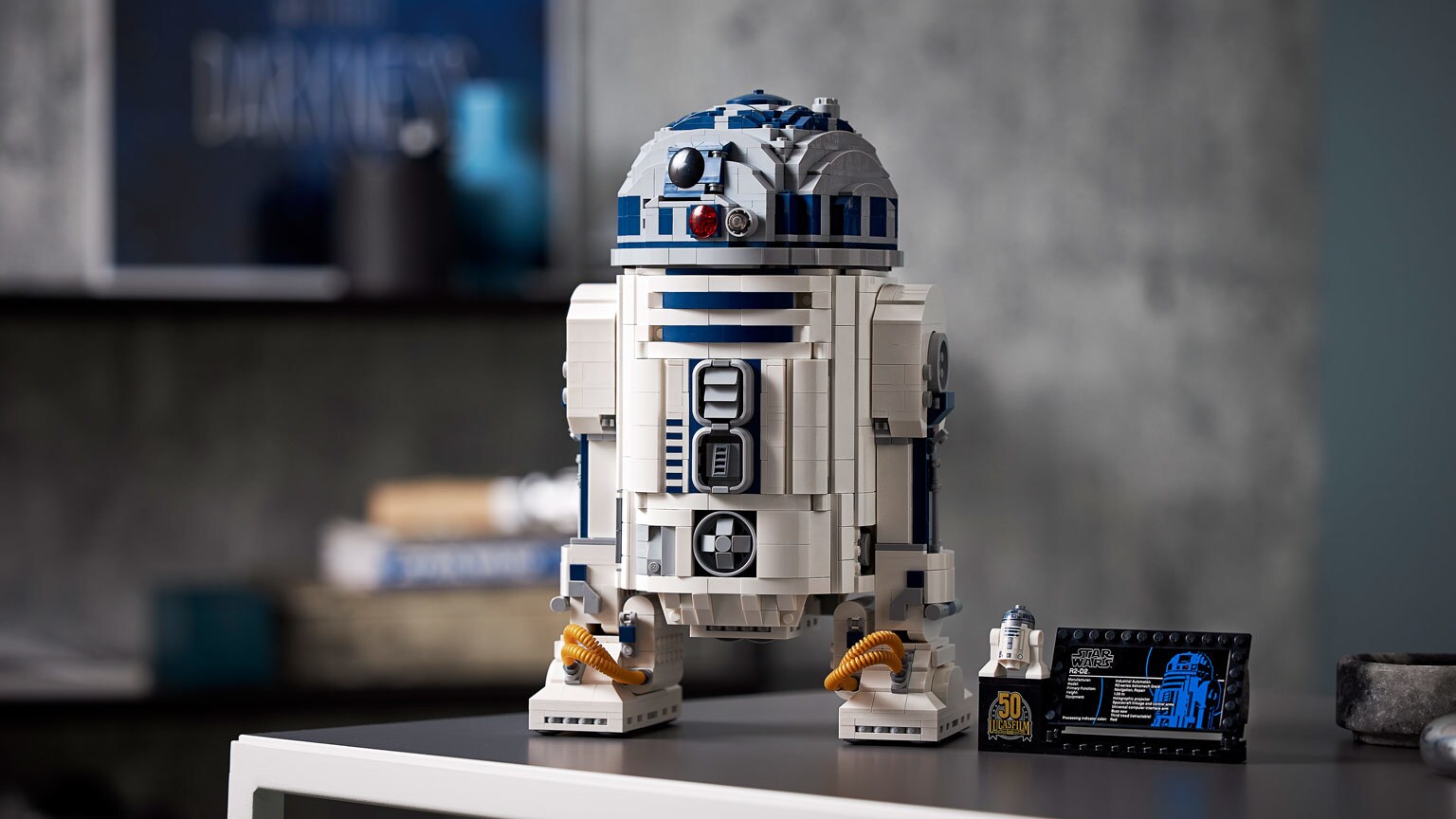 5 Behind-the-Bricks Secrets of the Amazing New LEGO R2-D2 - Exclusive |