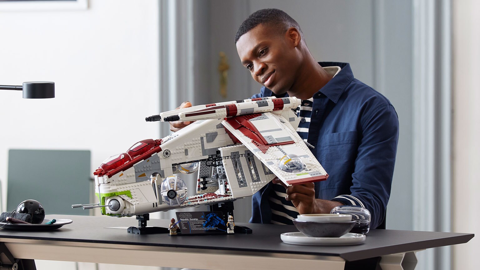 The LEGO Wars Republic Gunship Strikes Back! - Exclusive