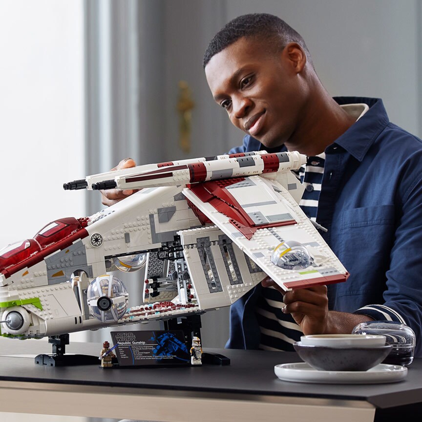 indre udvikling stå på række The LEGO Star Wars Republic Gunship Strikes Back! - Exclusive Reveal |  StarWars.com