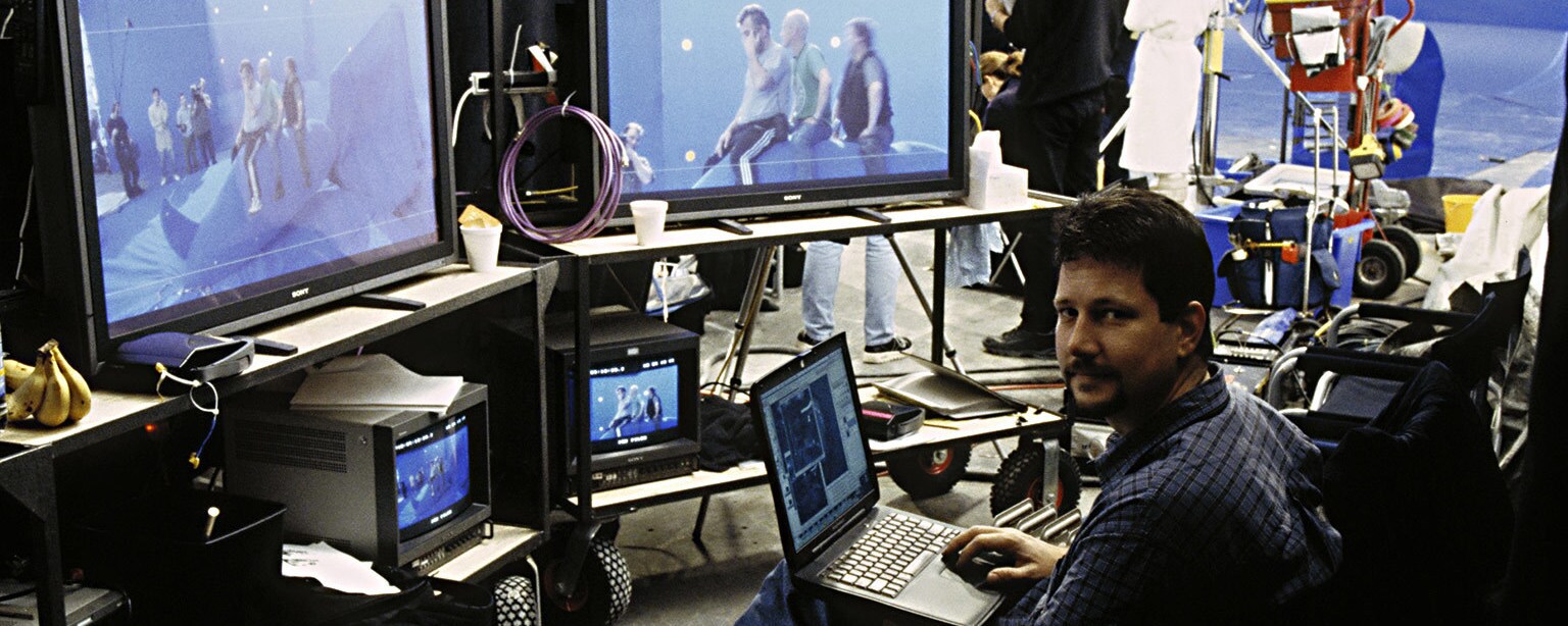 Crew behind the scenes of Star Wars: Attack of the Clones working on visual effects