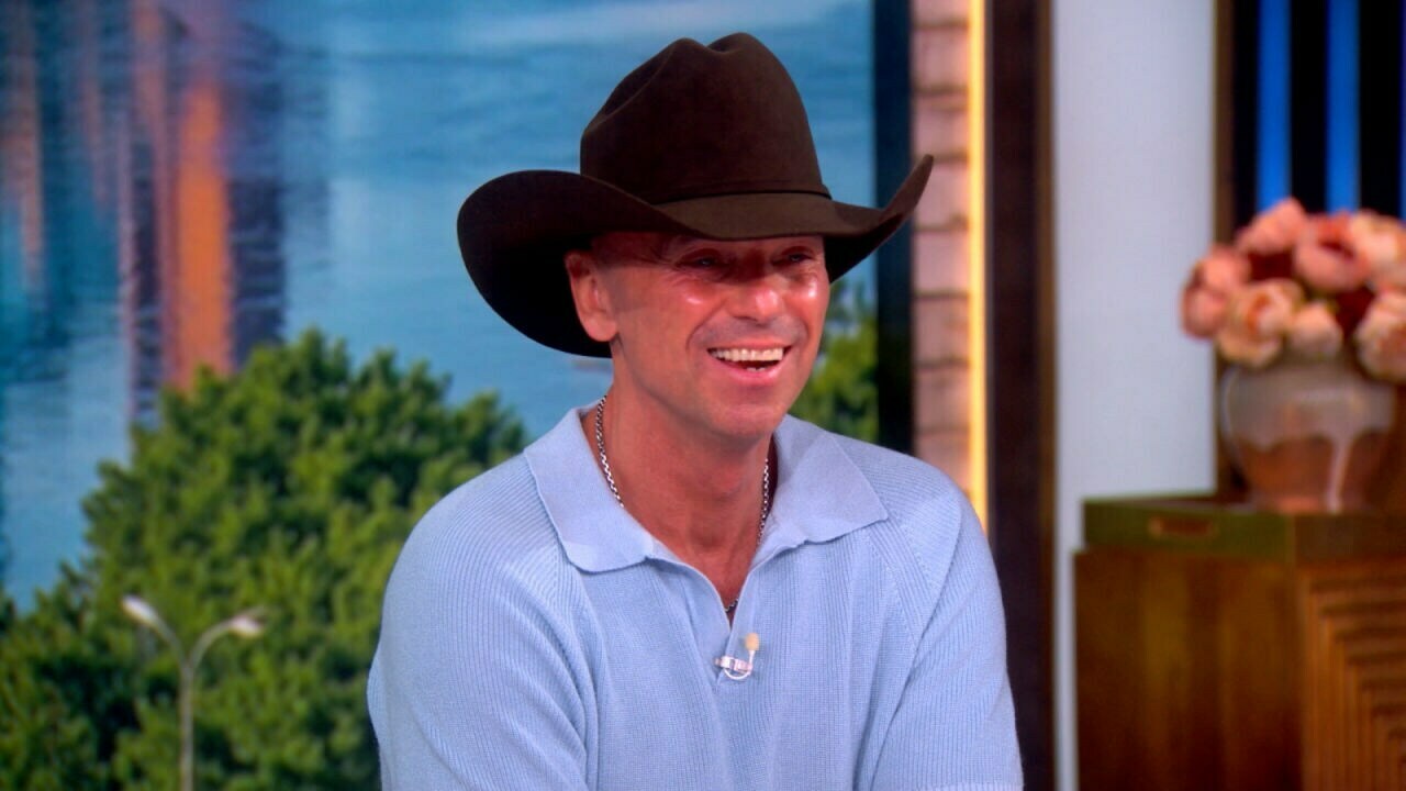The Country Music Hall of Famer joins 'The View' to discuss his new album and 19-stop stadium tour.