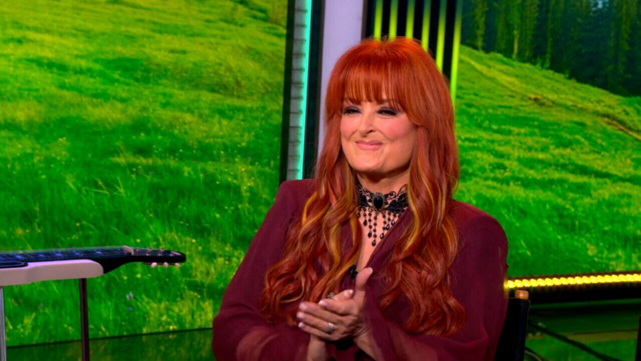 The Country Music Hall Of Famer joins 'The View' to discuss her first studio album in over a decade, navigating the loss of her mother and the freedom she has found in this new chapter of life.