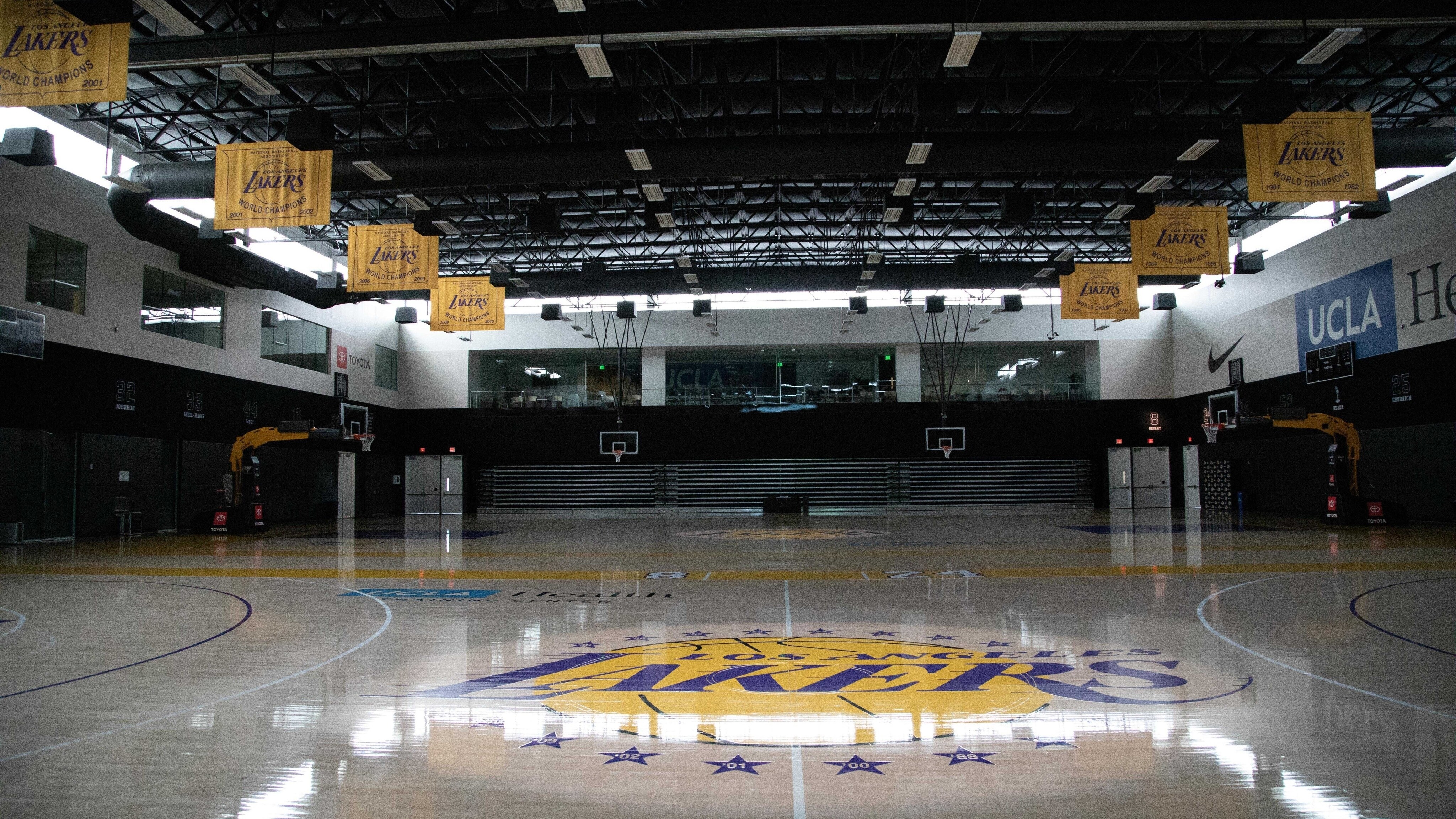 Onde ver 'Legacy: A Verdadeira História dos Lakers' online