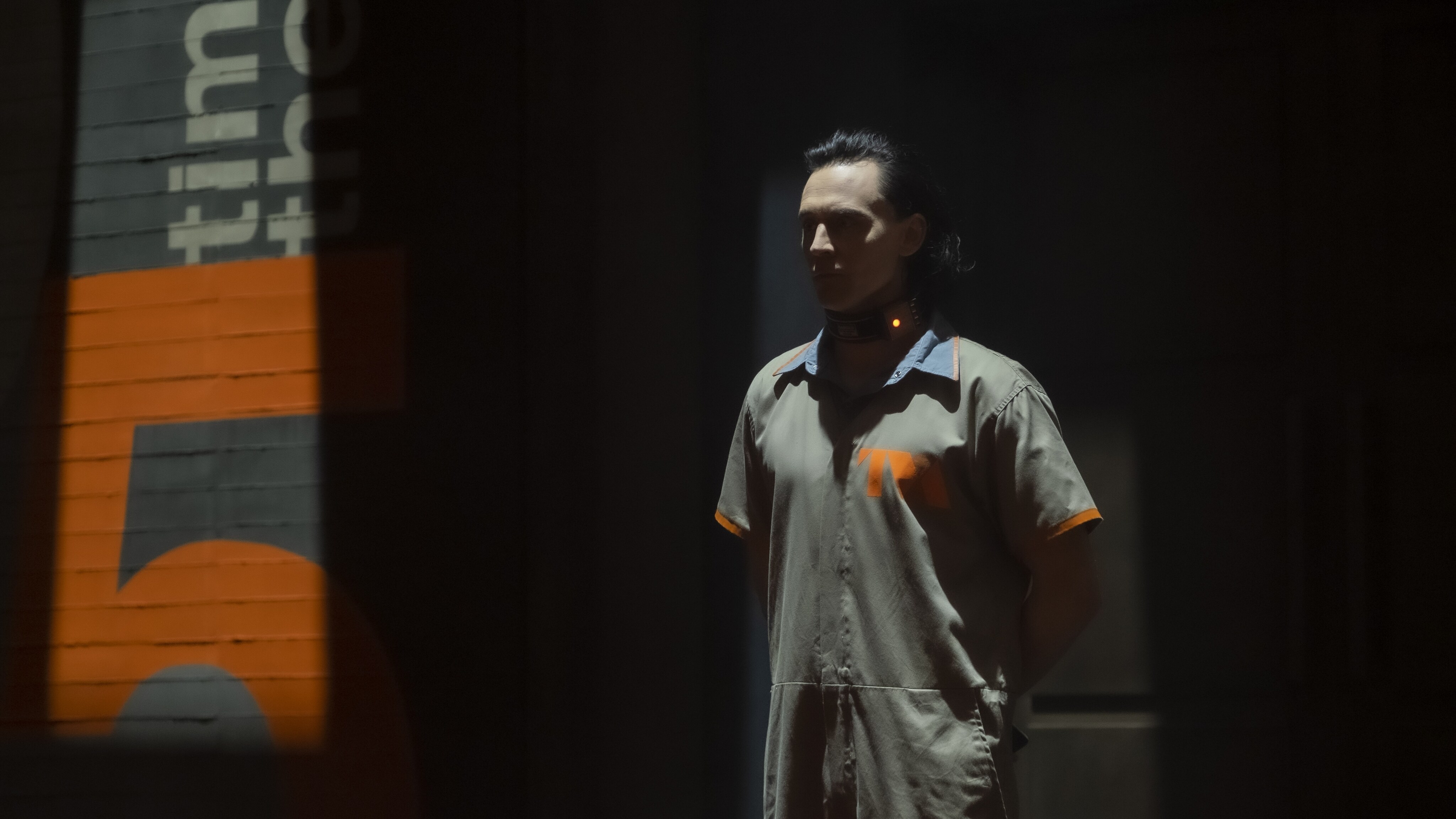 Loki (Tom Hiddleston) in Marvel Studios' LOKI exclusively on Disney+. Photo by Chuck Zlotnick. ©Marvel Studios 2021. All Rights Reserved.
