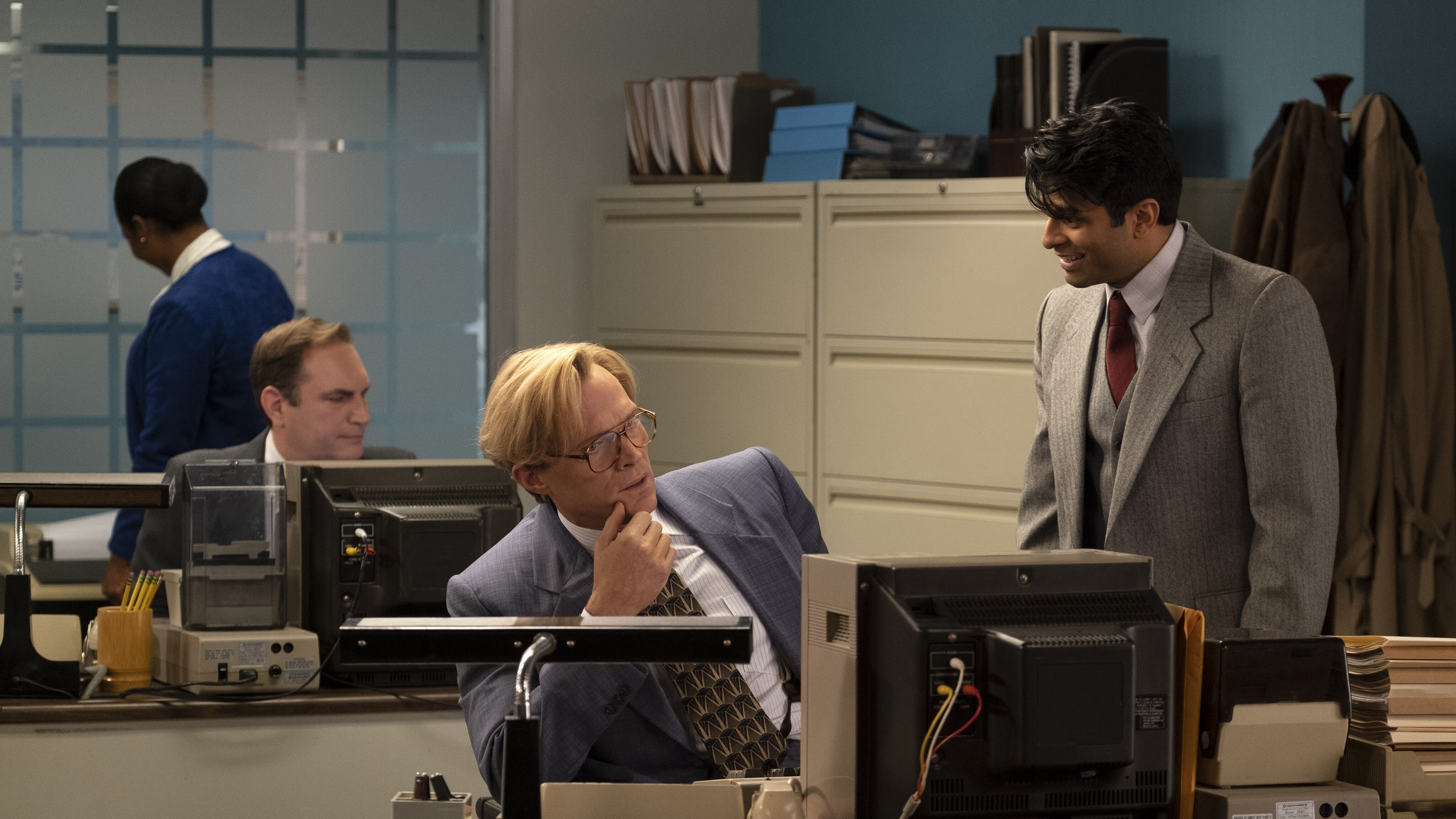 Paul Bettany as Vision and Asif Ali as Norm in Marvel Studios' WANDAVISION exclusively on Disney+. Photo by Chuck Zlotnick. ©Marvel Studios 2021. All Rights Reserved. 