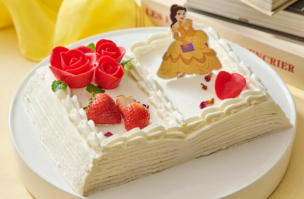 物語の世界から飛び出してきたような、ロマンティックなショートケーキ。