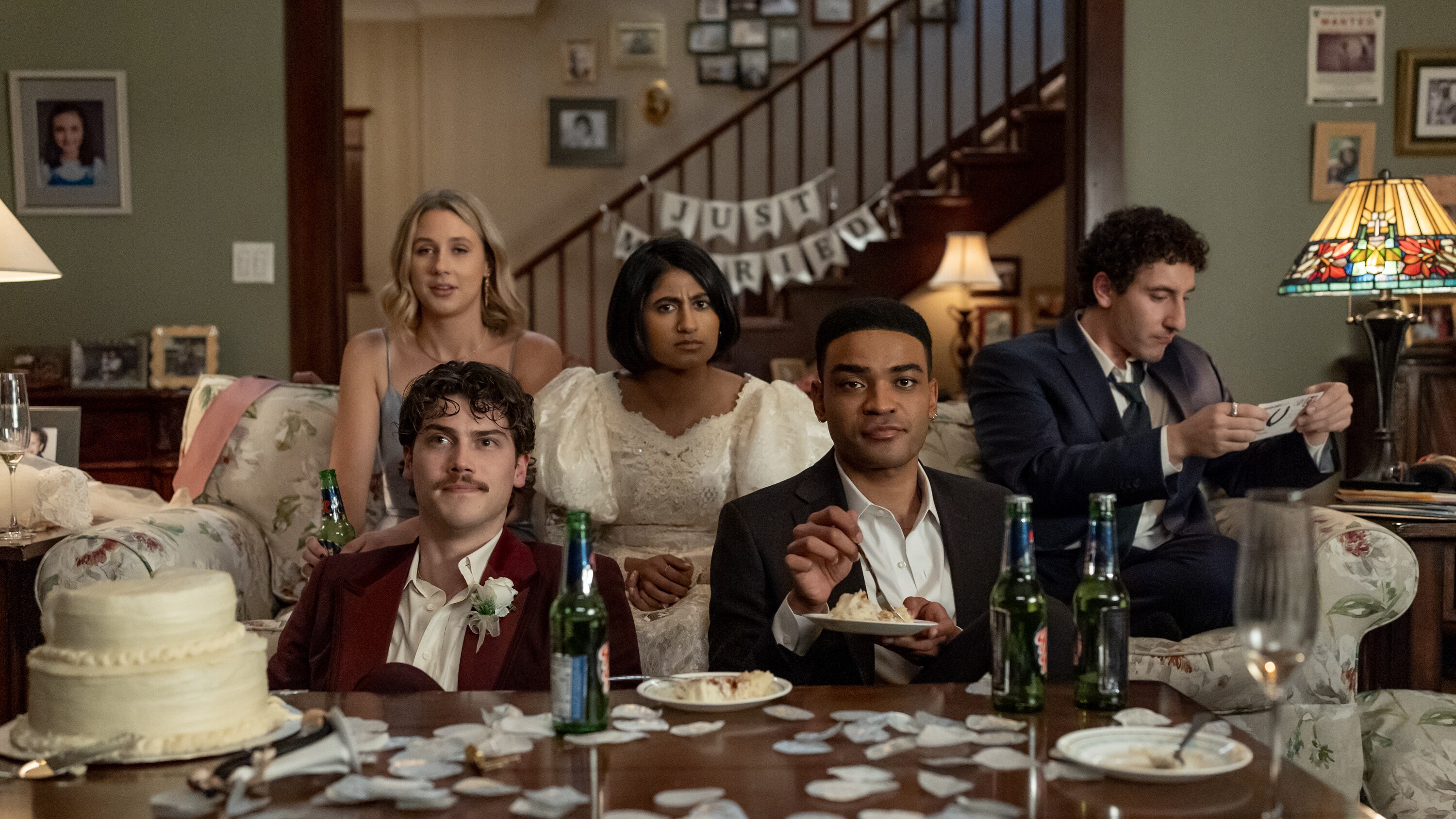 ADULTS La nueva serie de comedia original de FX llega en exclusiva a Disney+ el 2 de julio