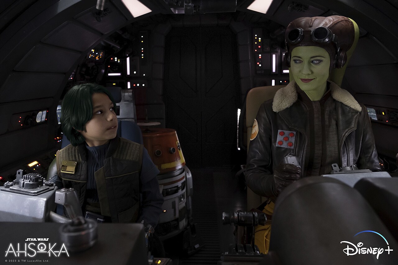 Jaycen and Hera fly to Ahsoka and Sabine