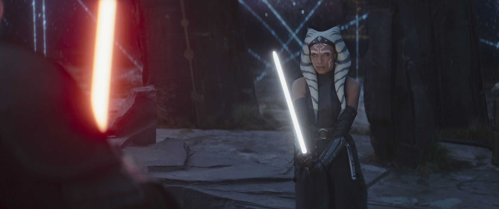 Ahsoka and Sabine battled Morgan Elsbeth’s fighters: an Inquisitor named Marrok, Shin, and Hati’s Master Baylan Skoll.