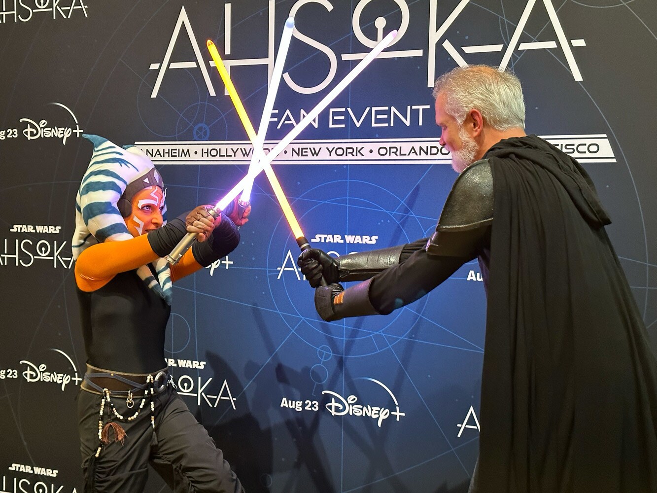 Two fans duel as Ahsoka Tano and Baylan Skoll.
