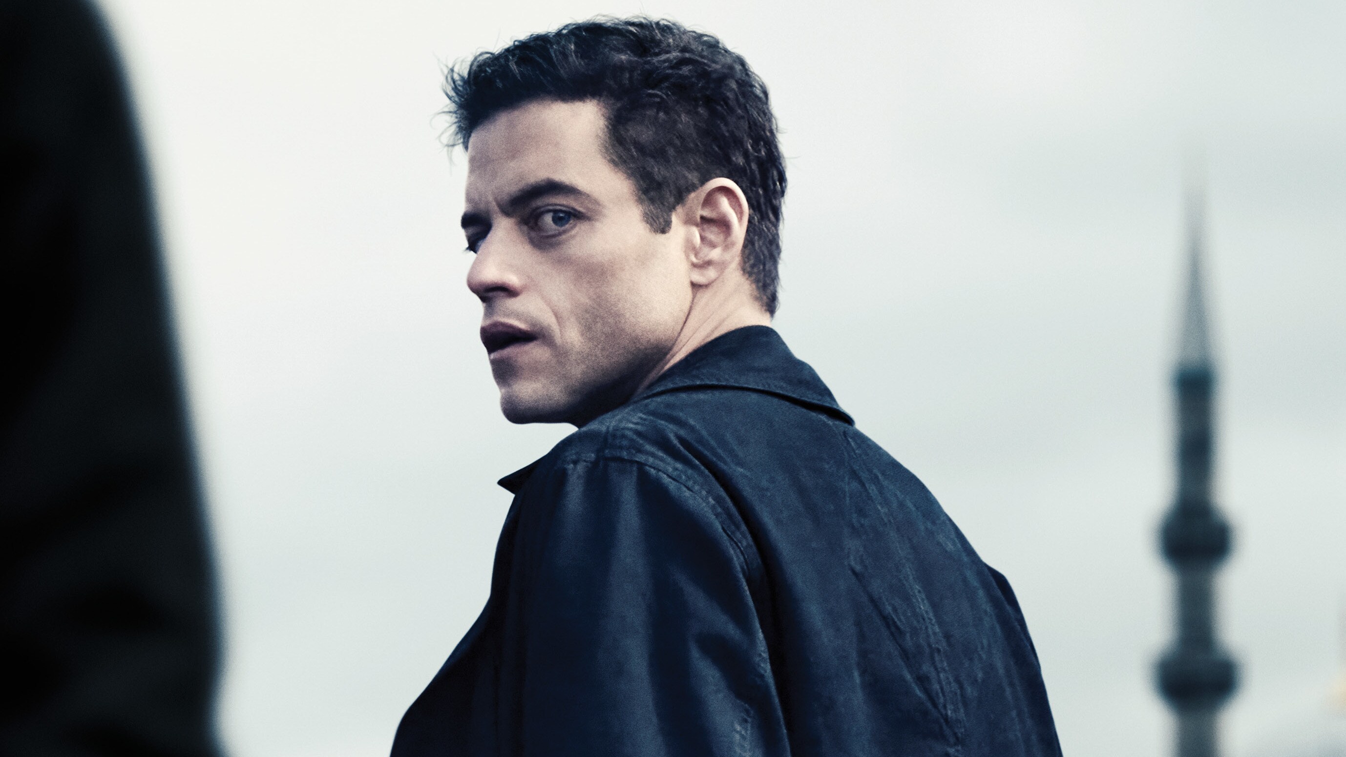 AMATEUR. YA DISPONIBLES EL PRIMER TRÁILER Y PÓSTER DEL NUEVO THRILLER DE ESPIONAJE PROTAGONIZADO POR RAMI MALEK Y LAURENCE FISHBURNE.