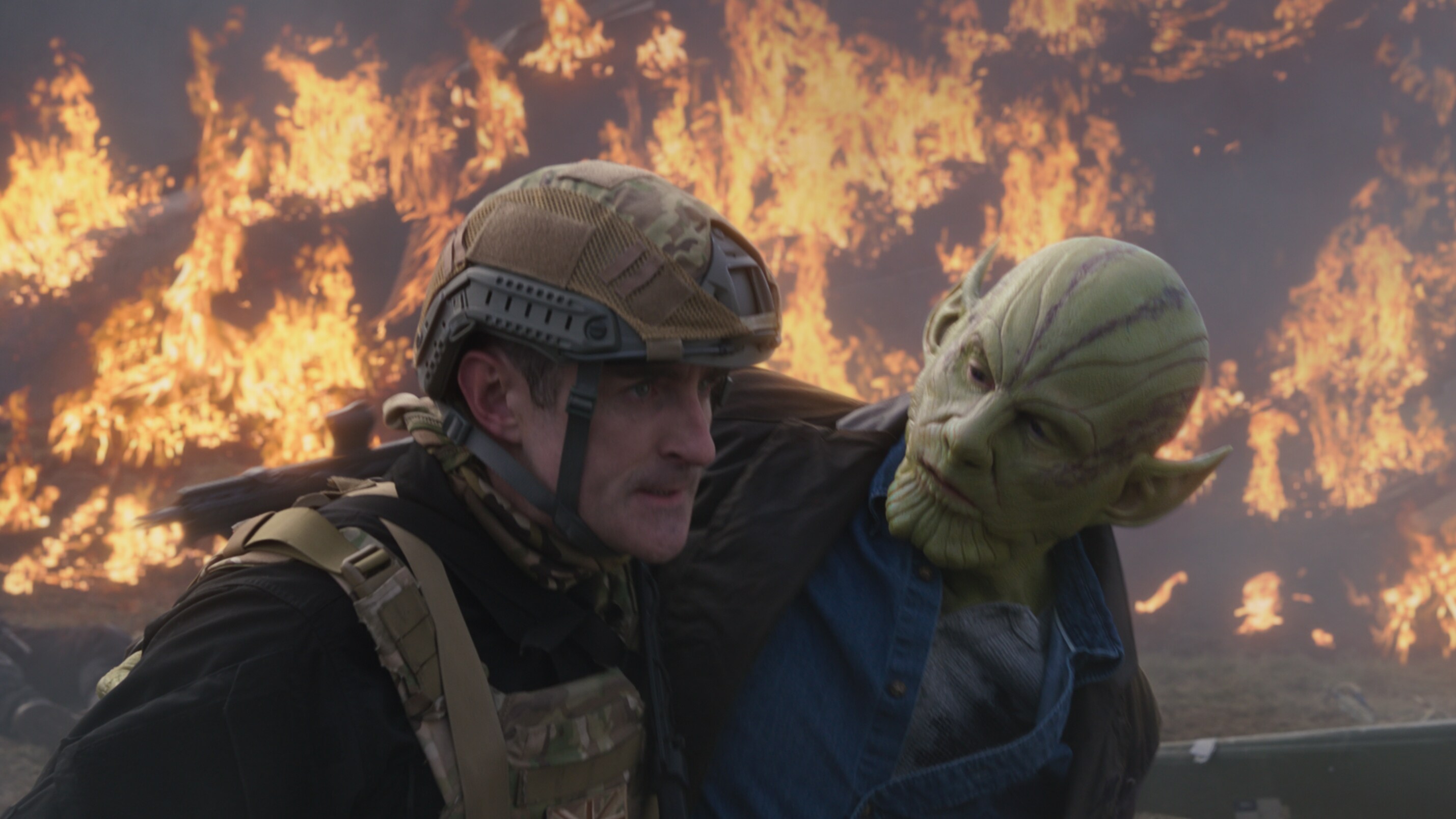 Soldier holding Skrull.