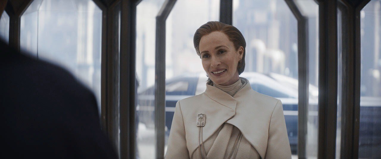 Mon Mothma arrives to meet Luthen