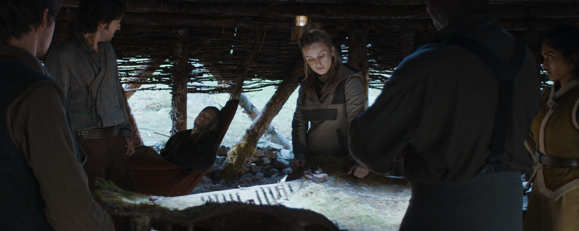 The Aldhani heist crew assembles a plan.