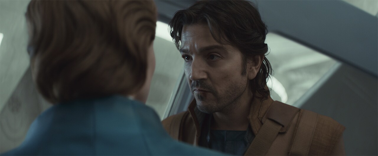 Cassian meets with Mon after her speech.