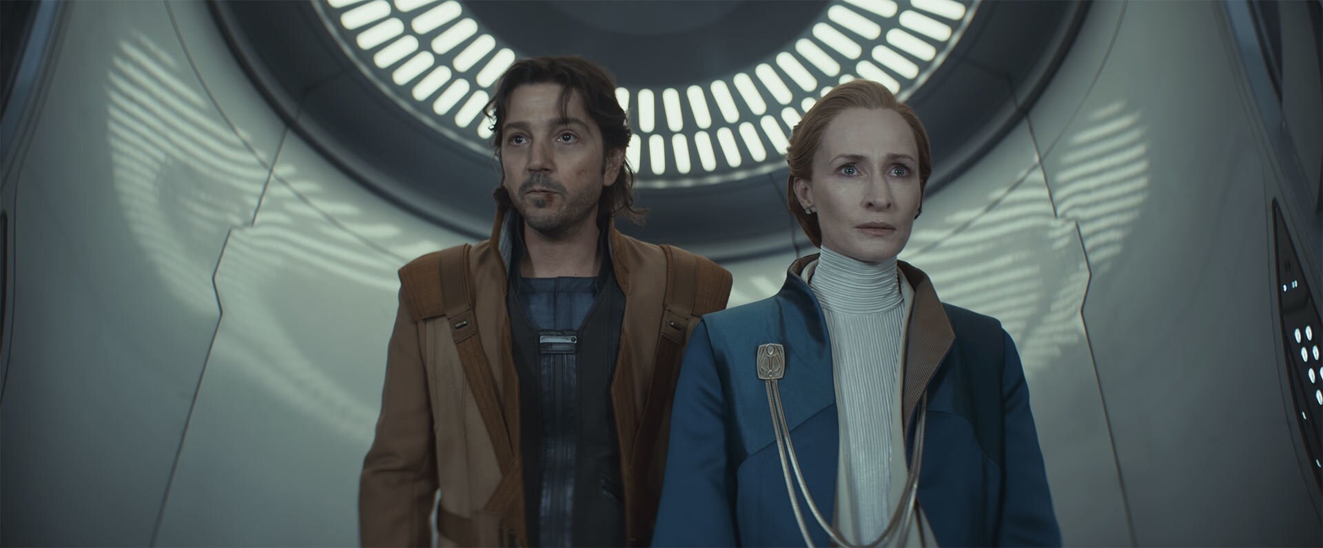 Cassian and Mon escape after her Senate speech.